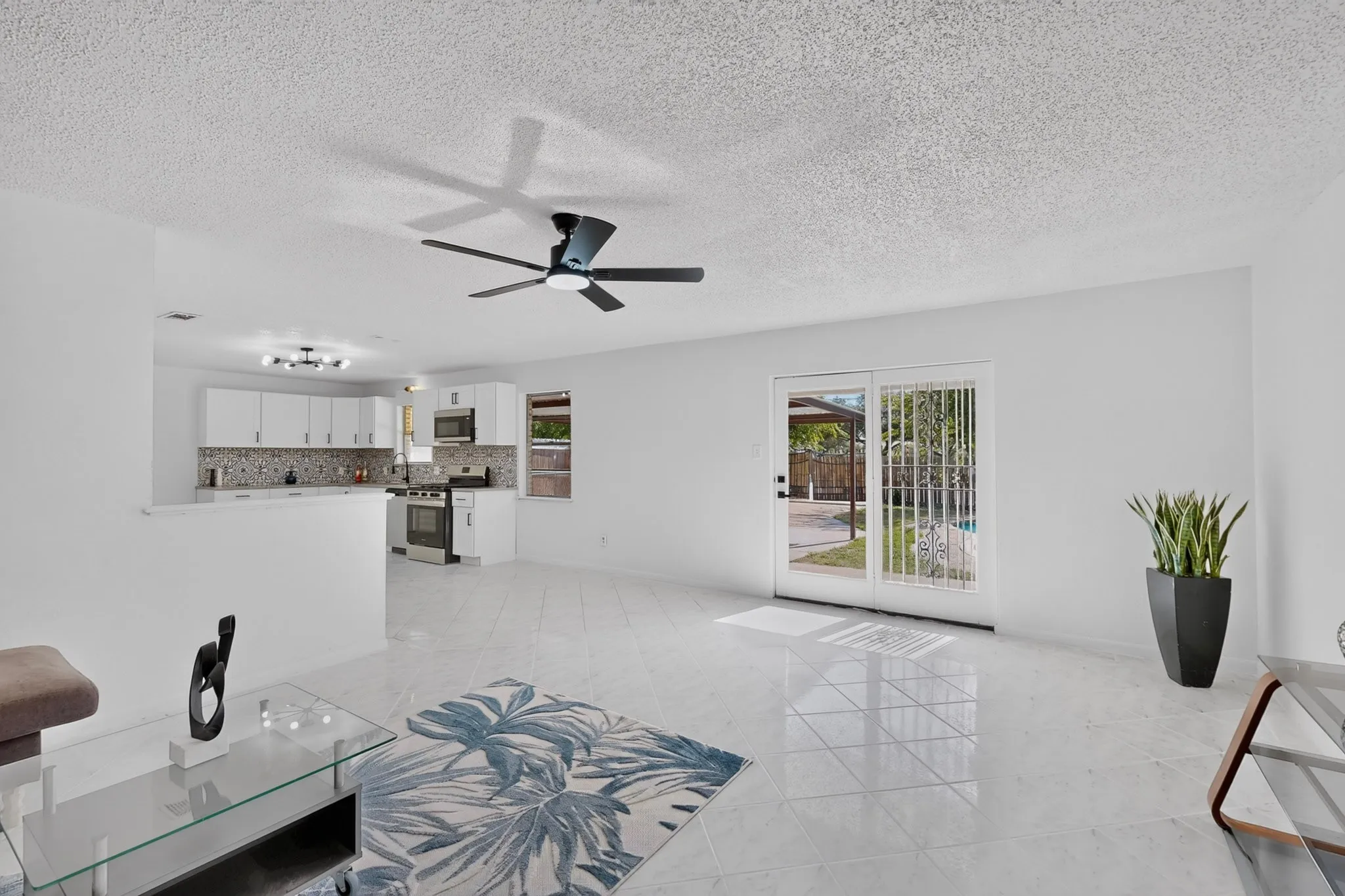Single Family Residence For Rent in Tarrant County , 5451 Lubbock Avenue, Fort Worth, Texas 76133, 4 Bedroom, 2 Bathroom, 1 Garage spaces, 2,128 Sqft, built in 1965, mls#21406731, Real Estate Agent in Fort Worth, Homes For Rent in Tarrant county, Homes For Rent in Fort Worth, Realtor in Fort Worth Texas, Real Estate Brokerage Independent Realty Texas, Luminita Cordes Realtor