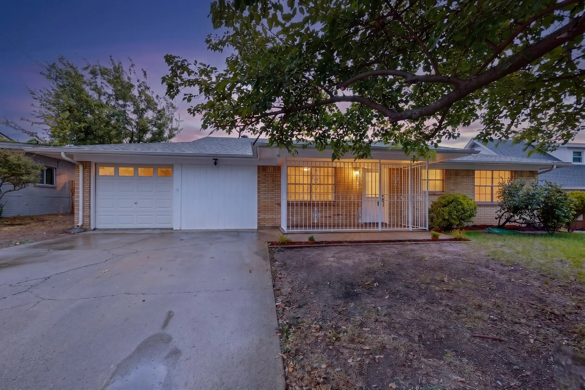 Single Family Residence For Rent in Tarrant County , 5451 Lubbock Avenue, Fort Worth, Texas 76133, 4 Bedroom, 2 Bathroom, 1 Garage spaces, 2,128 Sqft, built in 1965, mls#21406731, Real Estate Agent in Fort Worth, Homes For Rent in Tarrant county, Homes For Rent in Fort Worth, Realtor in Fort Worth Texas, Real Estate Brokerage Independent Realty Texas, Luminita Cordes Realtor