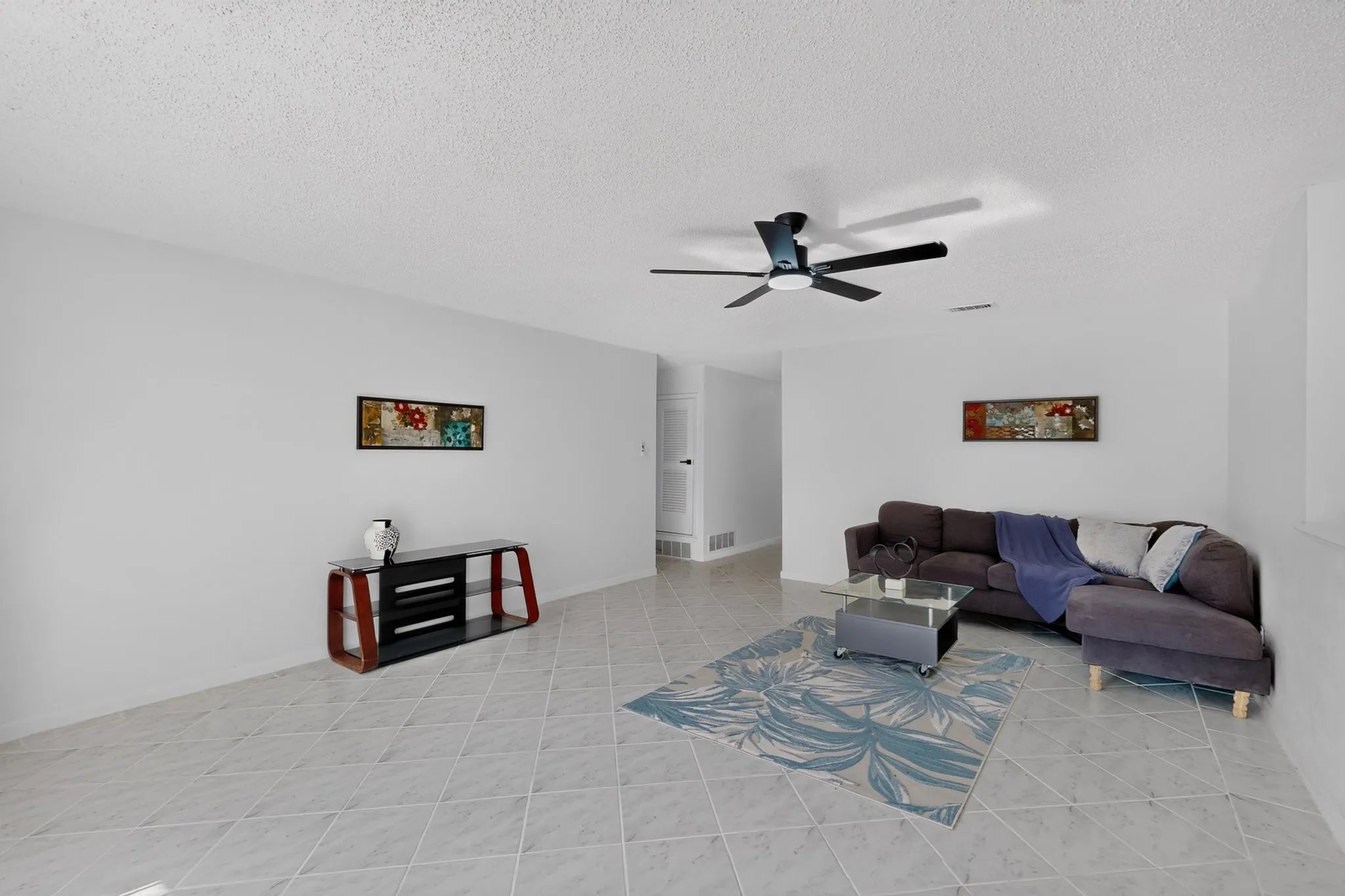 Single Family Residence For Rent in Tarrant County , 5451 Lubbock Avenue, Fort Worth, Texas 76133, 4 Bedroom, 2 Bathroom, 1 Garage spaces, 2,128 Sqft, built in 1965, mls#21406731, Real Estate Agent in Fort Worth, Homes For Rent in Tarrant county, Homes For Rent in Fort Worth, Realtor in Fort Worth Texas, Real Estate Brokerage Independent Realty Texas, Luminita Cordes Realtor