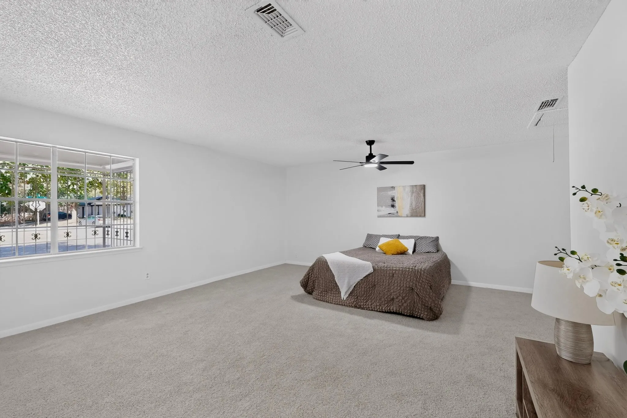 Single Family Residence For Rent in Tarrant County , 5451 Lubbock Avenue, Fort Worth, Texas 76133, 4 Bedroom, 2 Bathroom, 1 Garage spaces, 2,128 Sqft, built in 1965, mls#21406731, Real Estate Agent in Fort Worth, Homes For Rent in Tarrant county, Homes For Rent in Fort Worth, Realtor in Fort Worth Texas, Real Estate Brokerage Independent Realty Texas, Luminita Cordes Realtor