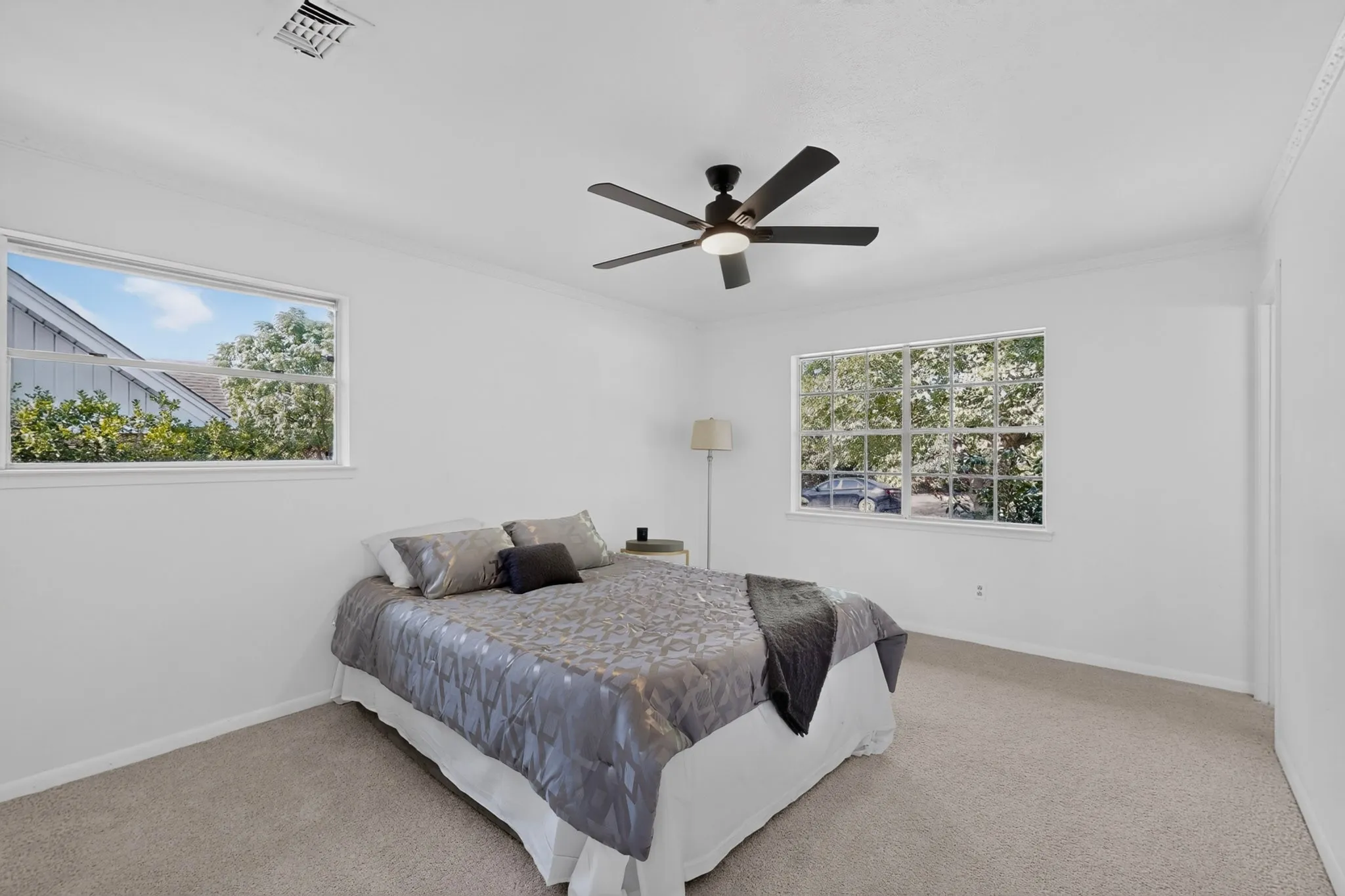 Single Family Residence For Rent in Tarrant County , 5451 Lubbock Avenue, Fort Worth, Texas 76133, 4 Bedroom, 2 Bathroom, 1 Garage spaces, 2,128 Sqft, built in 1965, mls#21406731, Real Estate Agent in Fort Worth, Homes For Rent in Tarrant county, Homes For Rent in Fort Worth, Realtor in Fort Worth Texas, Real Estate Brokerage Independent Realty Texas, Luminita Cordes Realtor