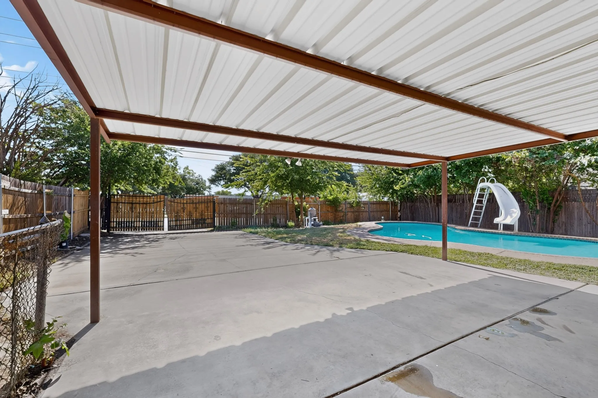 Single Family Residence For Rent in Tarrant County , 5451 Lubbock Avenue, Fort Worth, Texas 76133, 4 Bedroom, 2 Bathroom, 1 Garage spaces, 2,128 Sqft, built in 1965, mls#21406731, Real Estate Agent in Fort Worth, Homes For Rent in Tarrant county, Homes For Rent in Fort Worth, Realtor in Fort Worth Texas, Real Estate Brokerage Independent Realty Texas, Luminita Cordes Realtor