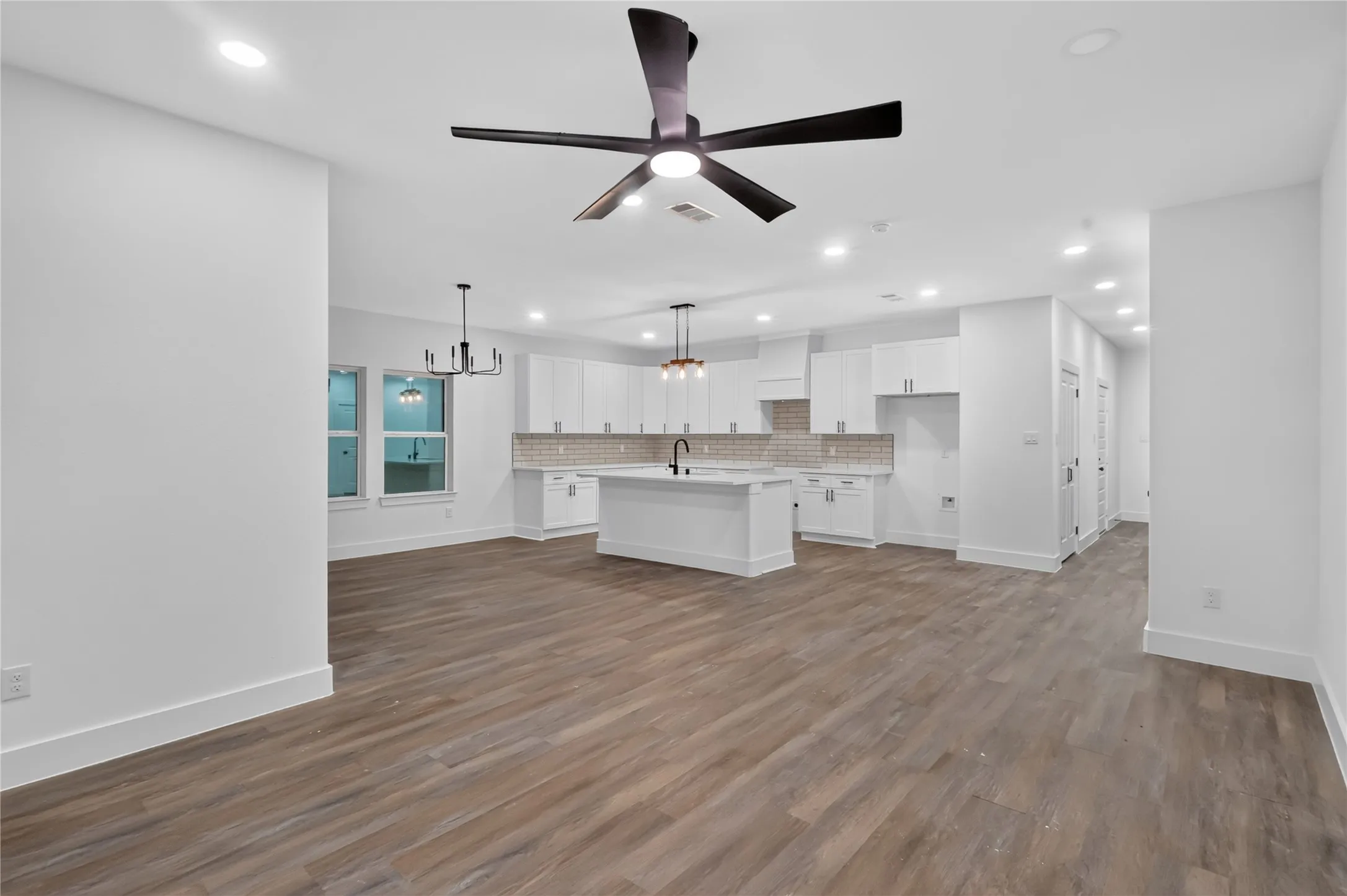 Single Family Residence For Sale in Henderson County , 107 Cedar Elm Road, Trinidad, Texas 75163, 3 Bedroom, 2 Bathroom, 2 Garage spaces, 1,502 Sqft, built in 2026, mls#21404413, Real Estate Agent in Trinidad, Homes For Sale in Henderson county, Homes For Sale in Trinidad, Realtor in Trinidad Texas, Real Estate Brokerage Independent Realty Texas, Luminita Cordes Realtor