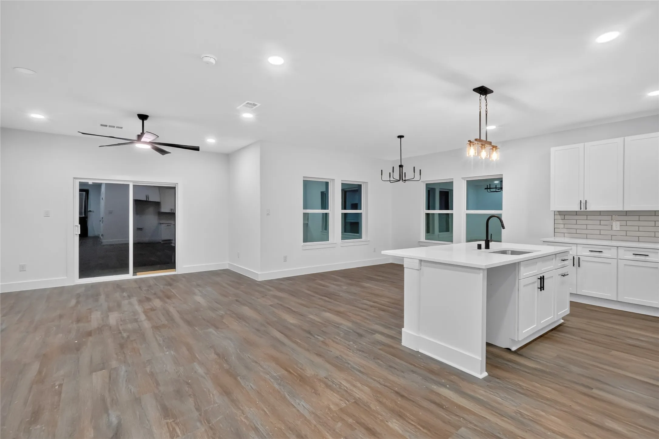 Single Family Residence For Sale in Henderson County , 107 Cedar Elm Road, Trinidad, Texas 75163, 3 Bedroom, 2 Bathroom, 2 Garage spaces, 1,502 Sqft, built in 2026, mls#21404413, Real Estate Agent in Trinidad, Homes For Sale in Henderson county, Homes For Sale in Trinidad, Realtor in Trinidad Texas, Real Estate Brokerage Independent Realty Texas, Luminita Cordes Realtor