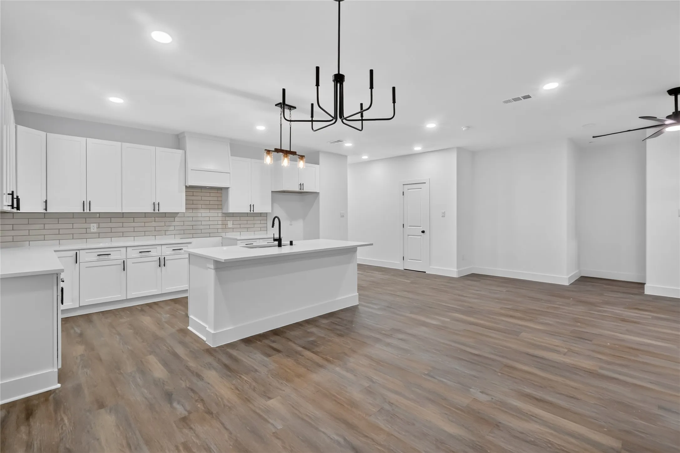Single Family Residence For Sale in Henderson County , 107 Cedar Elm Road, Trinidad, Texas 75163, 3 Bedroom, 2 Bathroom, 2 Garage spaces, 1,502 Sqft, built in 2026, mls#21404413, Real Estate Agent in Trinidad, Homes For Sale in Henderson county, Homes For Sale in Trinidad, Realtor in Trinidad Texas, Real Estate Brokerage Independent Realty Texas, Luminita Cordes Realtor