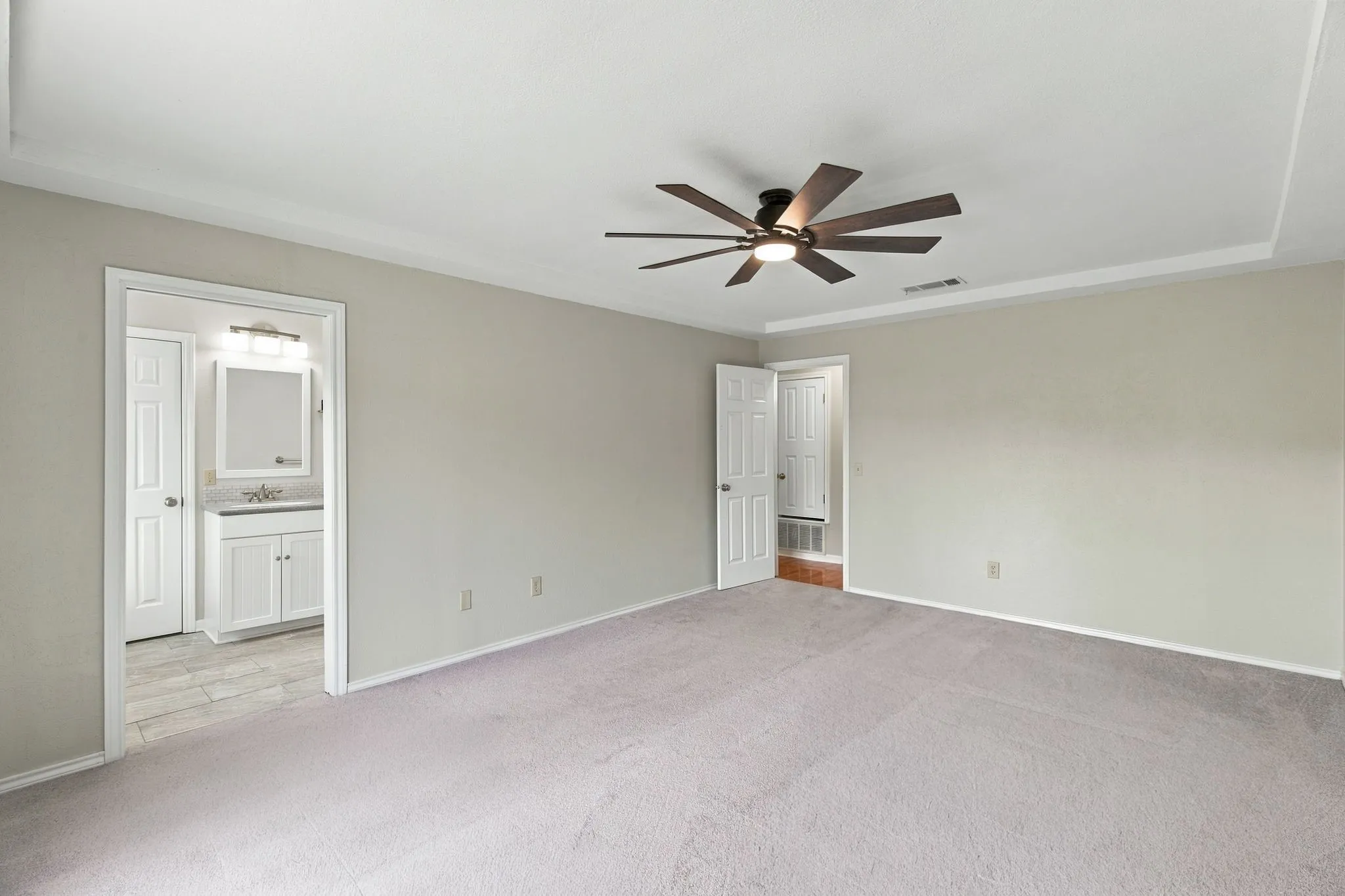Single Family Residence For Sale in Tarrant County , 200 Lansford Drive, Benbrook, Texas 76126, 3 Bedroom, 2 Bathroom, 2 Garage spaces, 1,898 Sqft, built in 1978, mls#21406714, Real Estate Agent in Benbrook, Homes For Sale in Tarrant county, Homes For Sale in Benbrook, Realtor in Benbrook Texas, Real Estate Brokerage Independent Realty Texas, Luminita Cordes Realtor