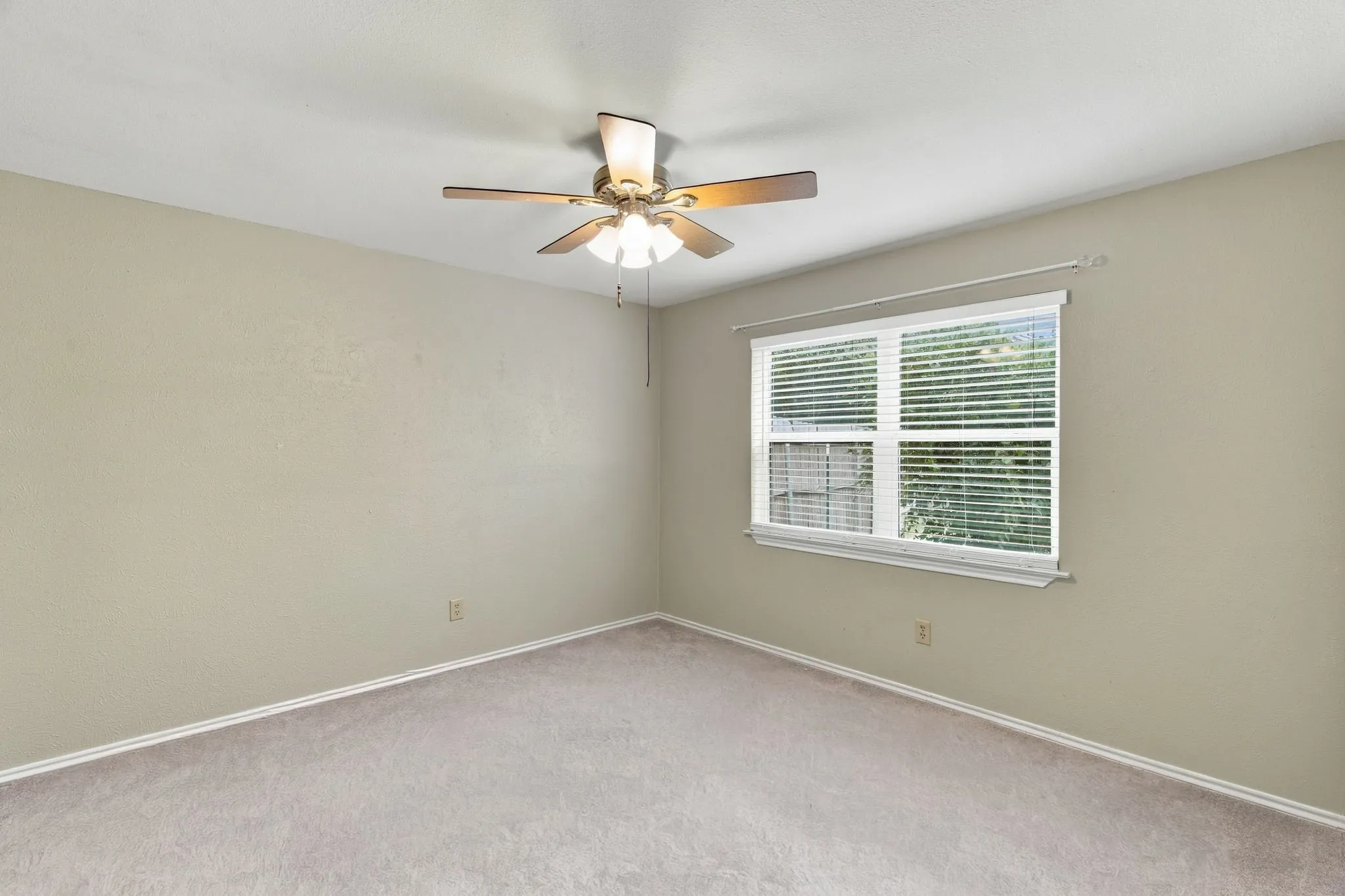 Single Family Residence For Sale in Tarrant County , 200 Lansford Drive, Benbrook, Texas 76126, 3 Bedroom, 2 Bathroom, 2 Garage spaces, 1,898 Sqft, built in 1978, mls#21406714, Real Estate Agent in Benbrook, Homes For Sale in Tarrant county, Homes For Sale in Benbrook, Realtor in Benbrook Texas, Real Estate Brokerage Independent Realty Texas, Luminita Cordes Realtor