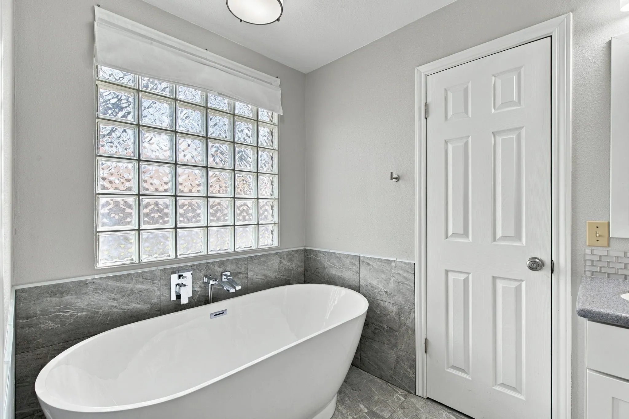 Single Family Residence For Sale in Tarrant County , 200 Lansford Drive, Benbrook, Texas 76126, 3 Bedroom, 2 Bathroom, 2 Garage spaces, 1,898 Sqft, built in 1978, mls#21406714, Real Estate Agent in Benbrook, Homes For Sale in Tarrant county, Homes For Sale in Benbrook, Realtor in Benbrook Texas, Real Estate Brokerage Independent Realty Texas, Luminita Cordes Realtor