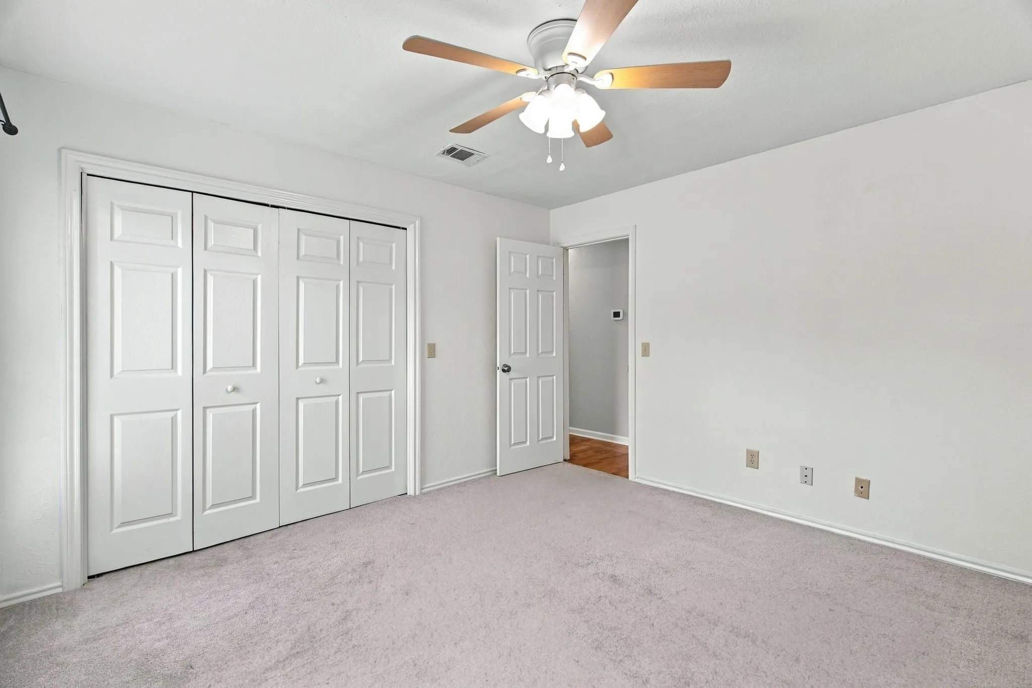 Single Family Residence For Sale in Tarrant County , 200 Lansford Drive, Benbrook, Texas 76126, 3 Bedroom, 2 Bathroom, 2 Garage spaces, 1,898 Sqft, built in 1978, mls#21406714, Real Estate Agent in Benbrook, Homes For Sale in Tarrant county, Homes For Sale in Benbrook, Realtor in Benbrook Texas, Real Estate Brokerage Independent Realty Texas, Luminita Cordes Realtor