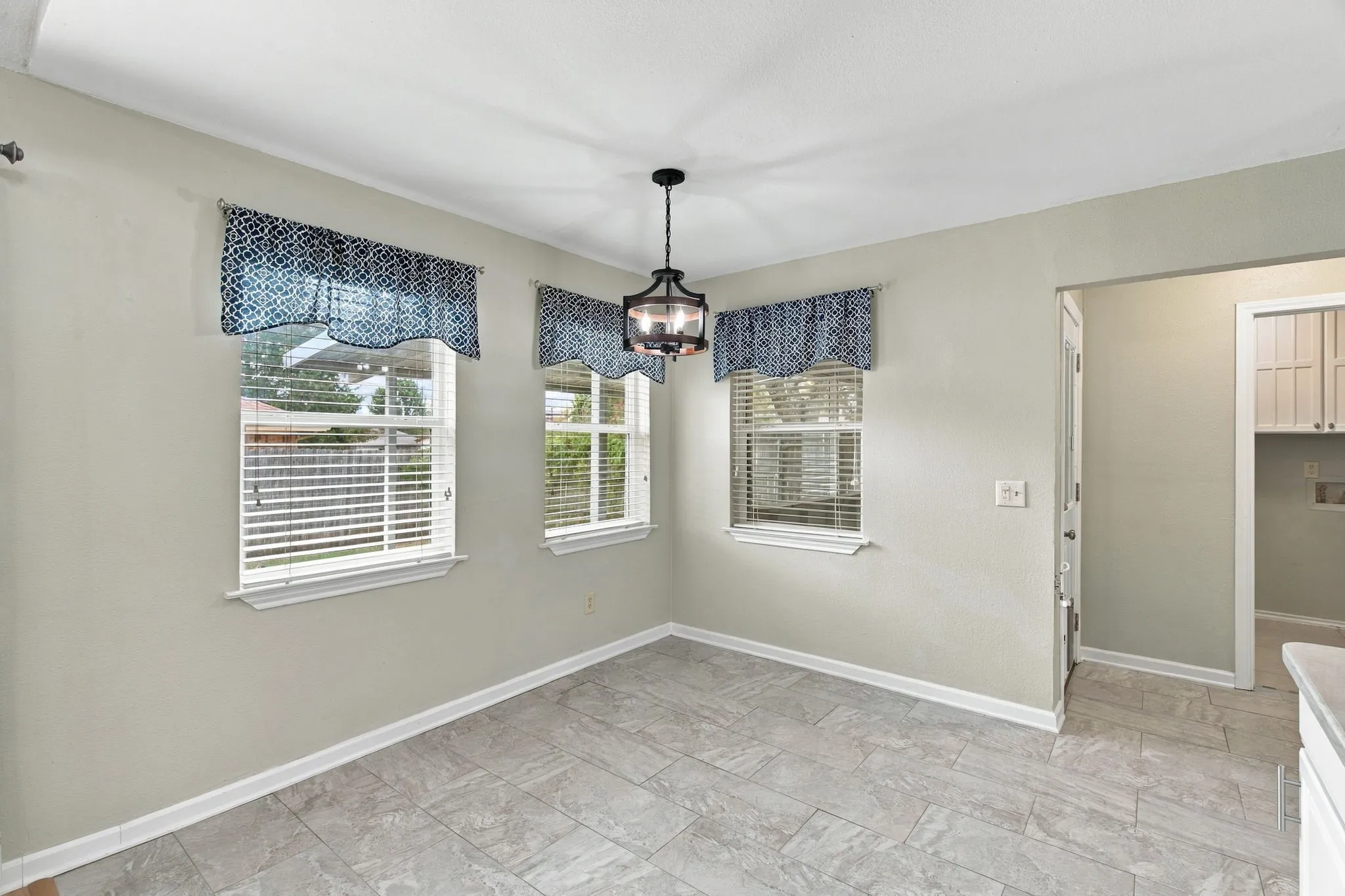 Single Family Residence For Sale in Tarrant County , 200 Lansford Drive, Benbrook, Texas 76126, 3 Bedroom, 2 Bathroom, 2 Garage spaces, 1,898 Sqft, built in 1978, mls#21406714, Real Estate Agent in Benbrook, Homes For Sale in Tarrant county, Homes For Sale in Benbrook, Realtor in Benbrook Texas, Real Estate Brokerage Independent Realty Texas, Luminita Cordes Realtor