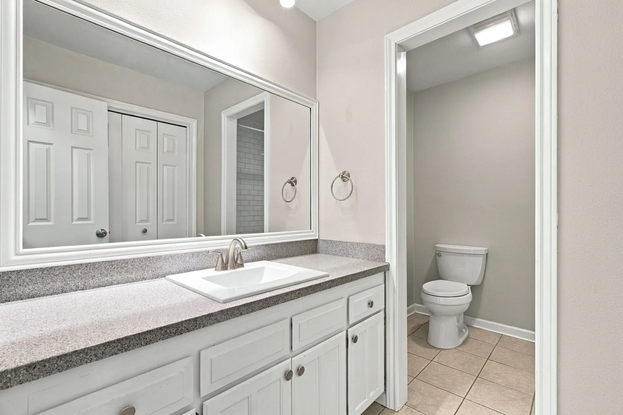 Single Family Residence For Sale in Tarrant County , 200 Lansford Drive, Benbrook, Texas 76126, 3 Bedroom, 2 Bathroom, 2 Garage spaces, 1,898 Sqft, built in 1978, mls#21406714, Real Estate Agent in Benbrook, Homes For Sale in Tarrant county, Homes For Sale in Benbrook, Realtor in Benbrook Texas, Real Estate Brokerage Independent Realty Texas, Luminita Cordes Realtor