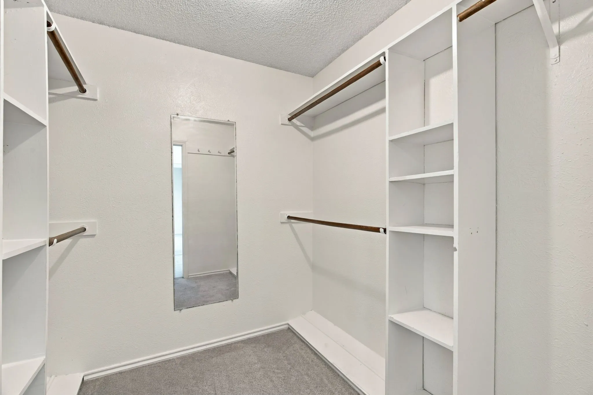 Single Family Residence For Sale in Tarrant County , 200 Lansford Drive, Benbrook, Texas 76126, 3 Bedroom, 2 Bathroom, 2 Garage spaces, 1,898 Sqft, built in 1978, mls#21406714, Real Estate Agent in Benbrook, Homes For Sale in Tarrant county, Homes For Sale in Benbrook, Realtor in Benbrook Texas, Real Estate Brokerage Independent Realty Texas, Luminita Cordes Realtor