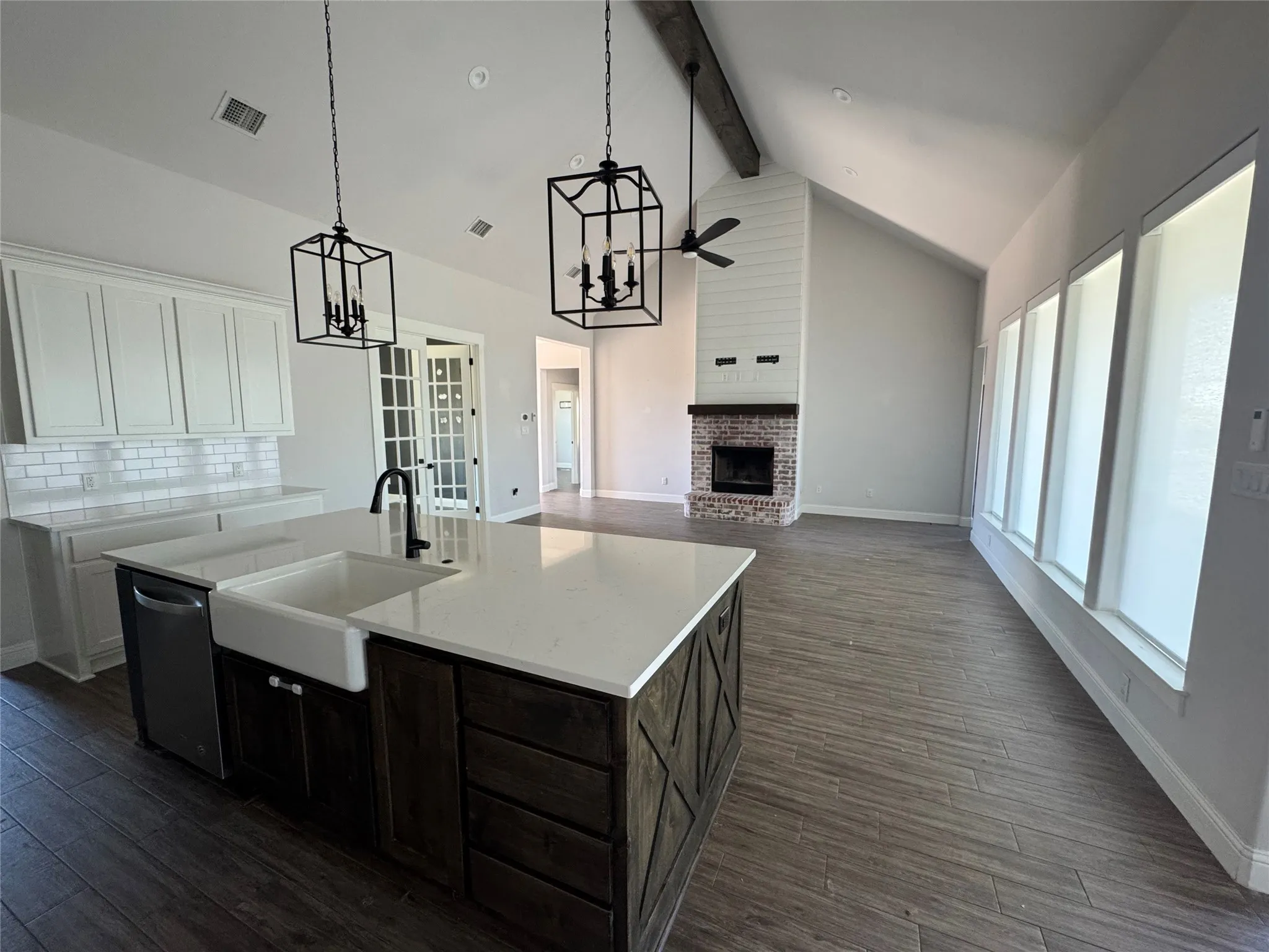 Single Family Residence For Sale in Parker County , 3001 Eagles Court, Weatherford, Texas 76087, 4 Bedroom, 3 Bathroom, 3 Garage spaces, 2,629 Sqft, built in 2020, mls#21406719, Real Estate Agent in Weatherford, Homes For Sale in Parker county, Homes For Sale in Weatherford, Realtor in Weatherford Texas, Real Estate Brokerage Independent Realty Texas, Luminita Cordes Realtor