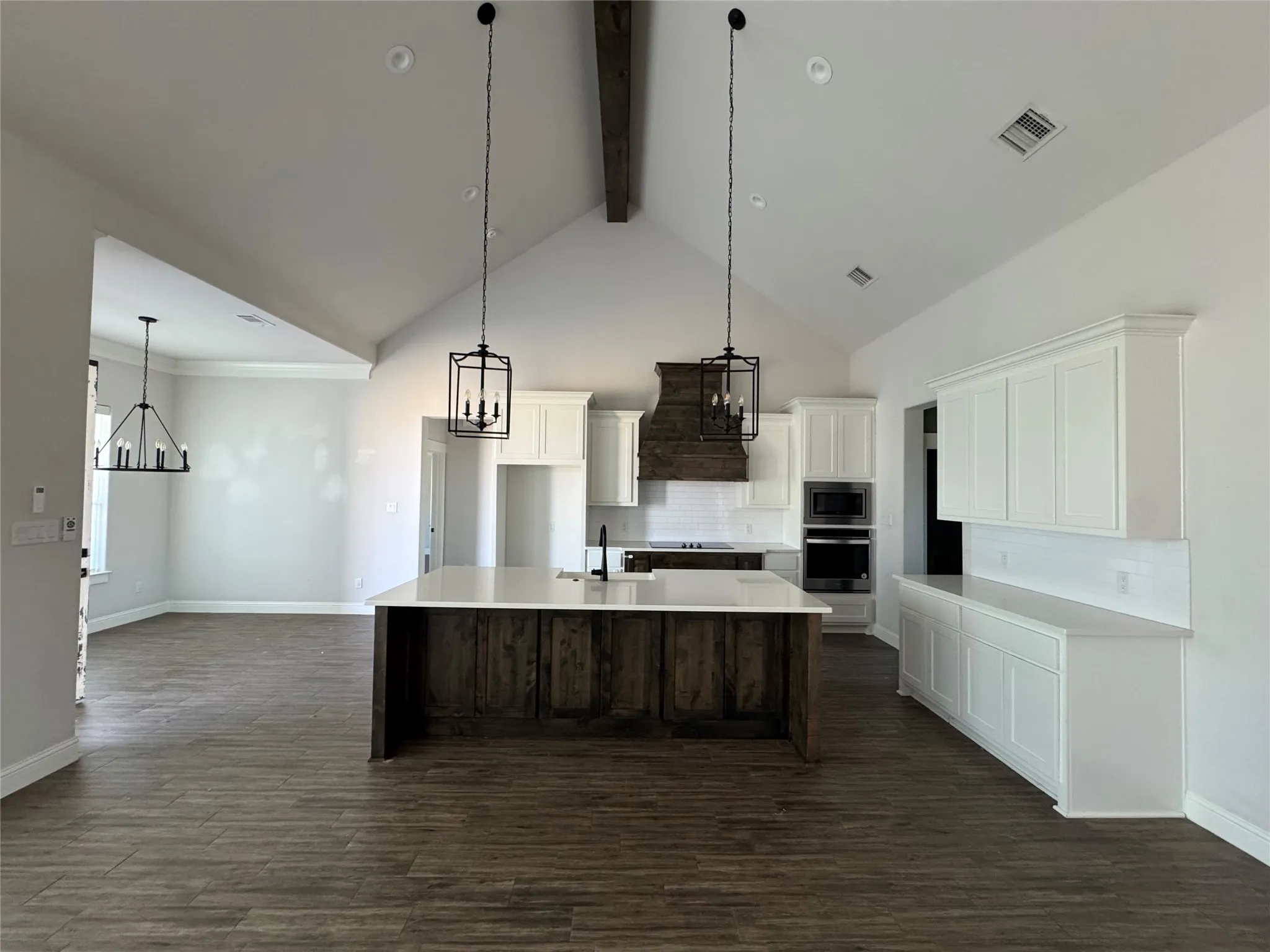 Single Family Residence For Sale in Parker County , 3001 Eagles Court, Weatherford, Texas 76087, 4 Bedroom, 3 Bathroom, 3 Garage spaces, 2,629 Sqft, built in 2020, mls#21406719, Real Estate Agent in Weatherford, Homes For Sale in Parker county, Homes For Sale in Weatherford, Realtor in Weatherford Texas, Real Estate Brokerage Independent Realty Texas, Luminita Cordes Realtor