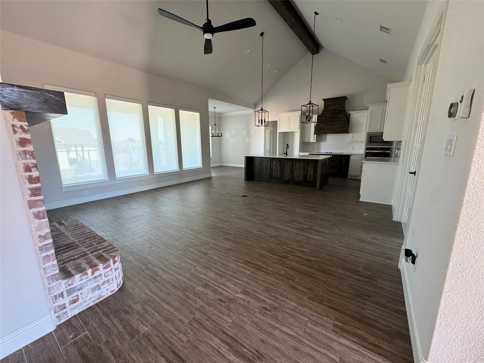 Single Family Residence For Sale in Parker County , 3001 Eagles Court, Weatherford, Texas 76087, 4 Bedroom, 3 Bathroom, 3 Garage spaces, 2,629 Sqft, built in 2020, mls#21406719, Real Estate Agent in Weatherford, Homes For Sale in Parker county, Homes For Sale in Weatherford, Realtor in Weatherford Texas, Real Estate Brokerage Independent Realty Texas, Luminita Cordes Realtor