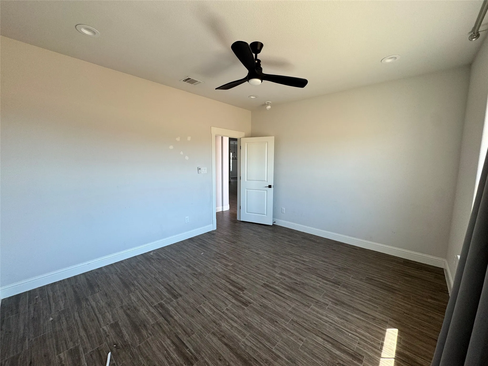 Single Family Residence For Sale in Parker County , 3001 Eagles Court, Weatherford, Texas 76087, 4 Bedroom, 3 Bathroom, 3 Garage spaces, 2,629 Sqft, built in 2020, mls#21406719, Real Estate Agent in Weatherford, Homes For Sale in Parker county, Homes For Sale in Weatherford, Realtor in Weatherford Texas, Real Estate Brokerage Independent Realty Texas, Luminita Cordes Realtor