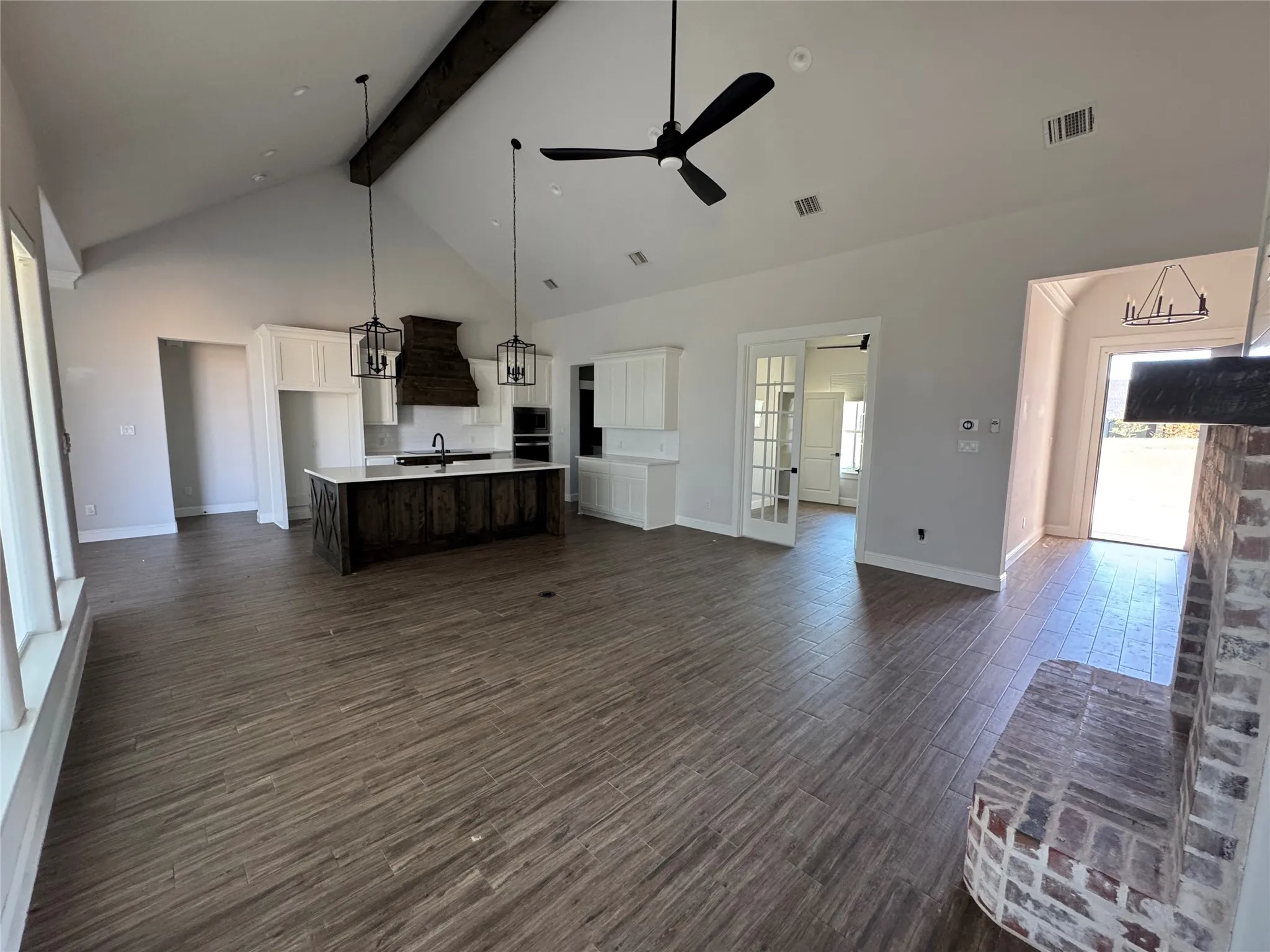 Single Family Residence For Sale in Parker County , 3001 Eagles Court, Weatherford, Texas 76087, 4 Bedroom, 3 Bathroom, 3 Garage spaces, 2,629 Sqft, built in 2020, mls#21406719, Real Estate Agent in Weatherford, Homes For Sale in Parker county, Homes For Sale in Weatherford, Realtor in Weatherford Texas, Real Estate Brokerage Independent Realty Texas, Luminita Cordes Realtor