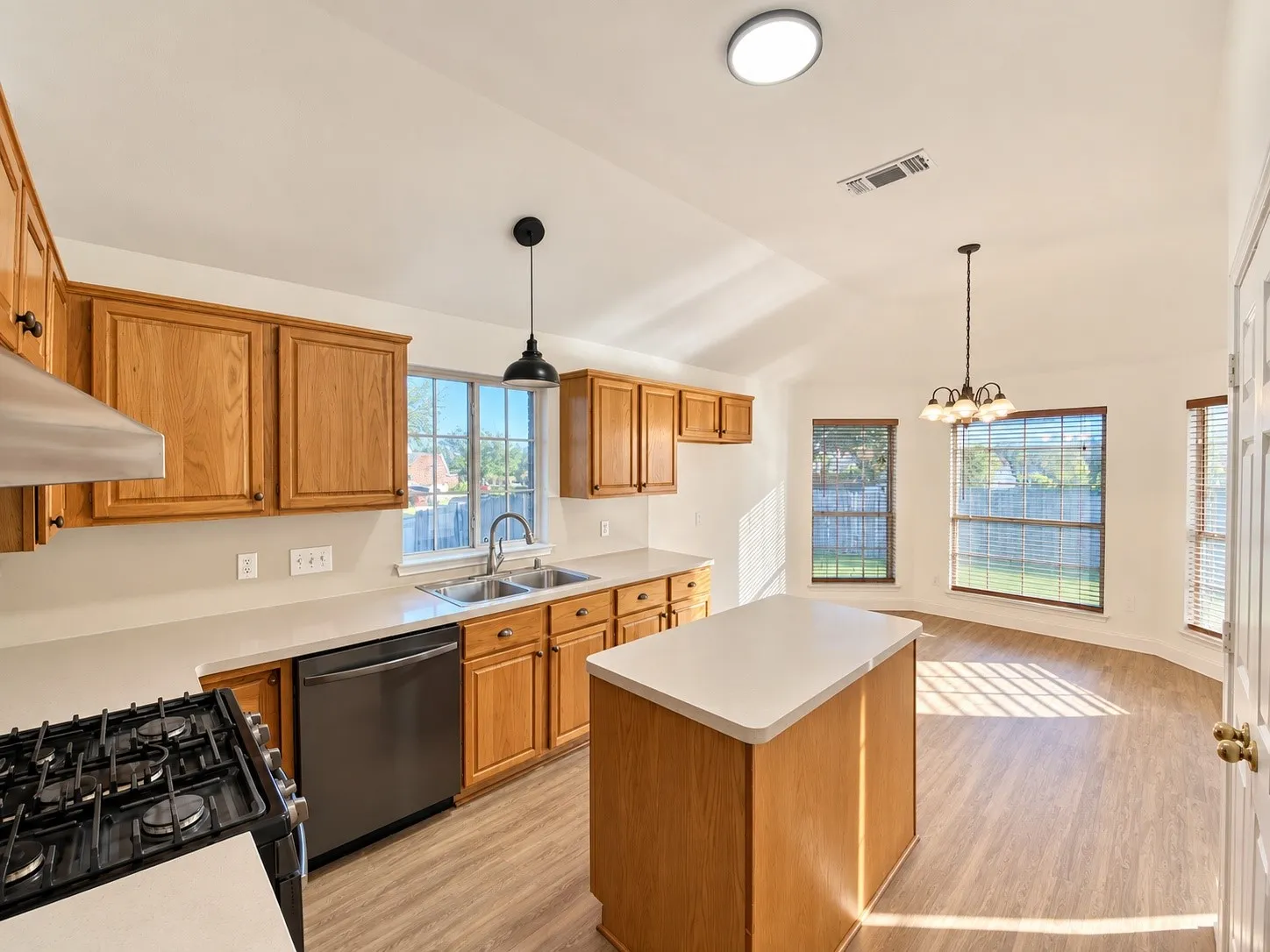 Single Family Residence For Rent in Tarrant County , 4628 Mustang Drive, Fort Worth, Texas 76137, 3 Bedroom, 2 Bathroom, 2 Garage spaces, 1,709 Sqft, built in 1998, mls#21405654, Real Estate Agent in Fort Worth, Homes For Rent in Tarrant county, Homes For Rent in Fort Worth, Realtor in Fort Worth Texas, Real Estate Brokerage Independent Realty Texas, Luminita Cordes Realtor