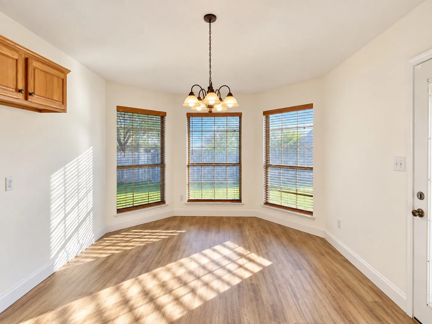 Single Family Residence For Rent in Tarrant County , 4628 Mustang Drive, Fort Worth, Texas 76137, 3 Bedroom, 2 Bathroom, 2 Garage spaces, 1,709 Sqft, built in 1998, mls#21405654, Real Estate Agent in Fort Worth, Homes For Rent in Tarrant county, Homes For Rent in Fort Worth, Realtor in Fort Worth Texas, Real Estate Brokerage Independent Realty Texas, Luminita Cordes Realtor
