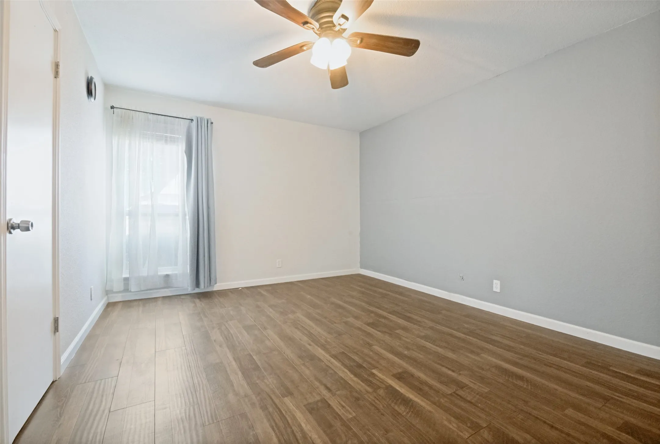 Condominium For Sale in Tarrant County , 1109 Calico Lane 1811, Arlington, Texas 76011, 2 Bedroom, 1 Bathroom, Garage spaces, 963 Sqft, built in 1981, mls#21406738, Real Estate Agent in Arlington, Homes For Sale in Tarrant county, Homes For Sale in Arlington, Realtor in Arlington Texas, Real Estate Brokerage Independent Realty Texas, Luminita Cordes Realtor