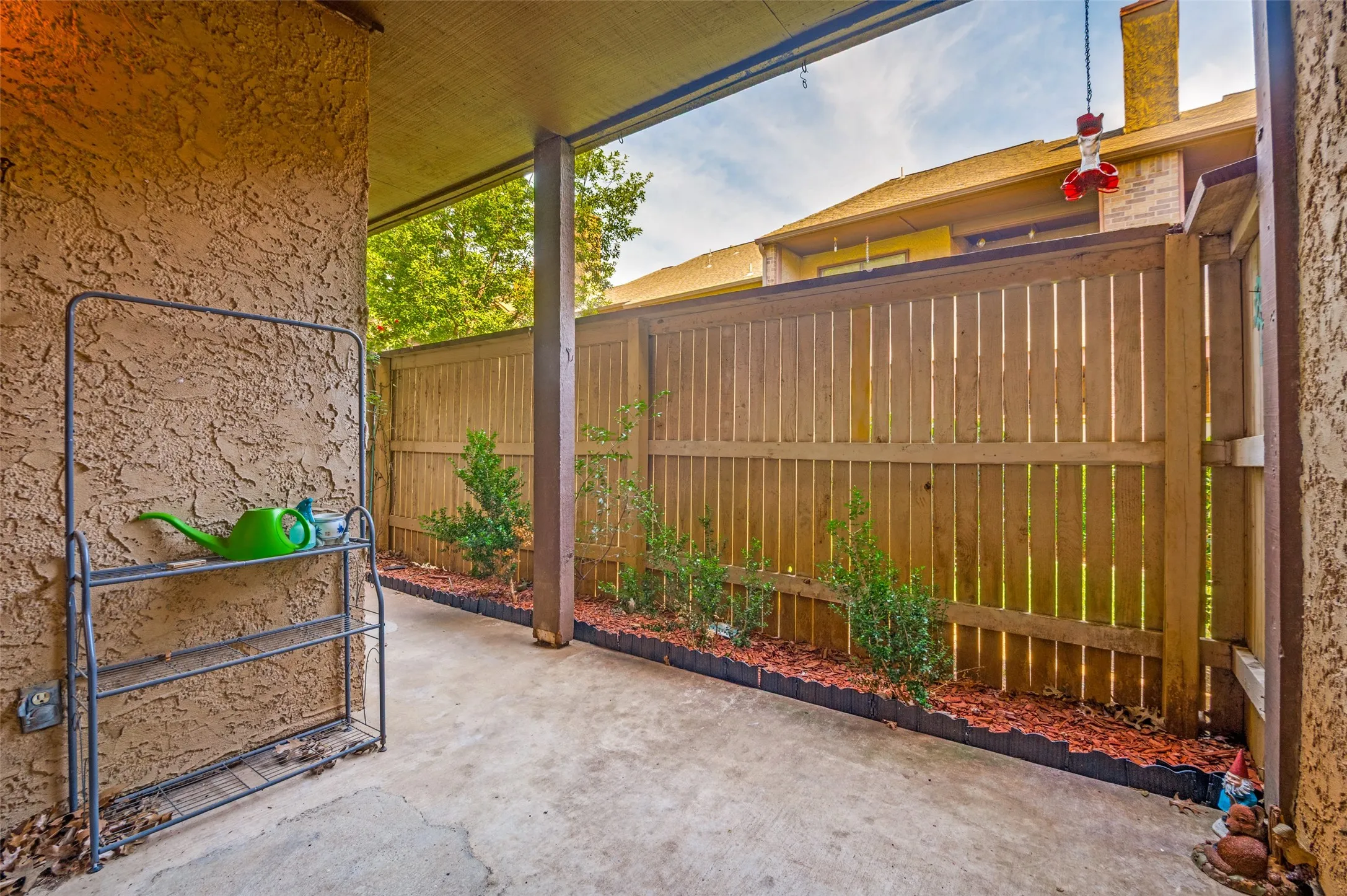 Condominium For Sale in Tarrant County , 1109 Calico Lane 1811, Arlington, Texas 76011, 2 Bedroom, 1 Bathroom, Garage spaces, 963 Sqft, built in 1981, mls#21406738, Real Estate Agent in Arlington, Homes For Sale in Tarrant county, Homes For Sale in Arlington, Realtor in Arlington Texas, Real Estate Brokerage Independent Realty Texas, Luminita Cordes Realtor