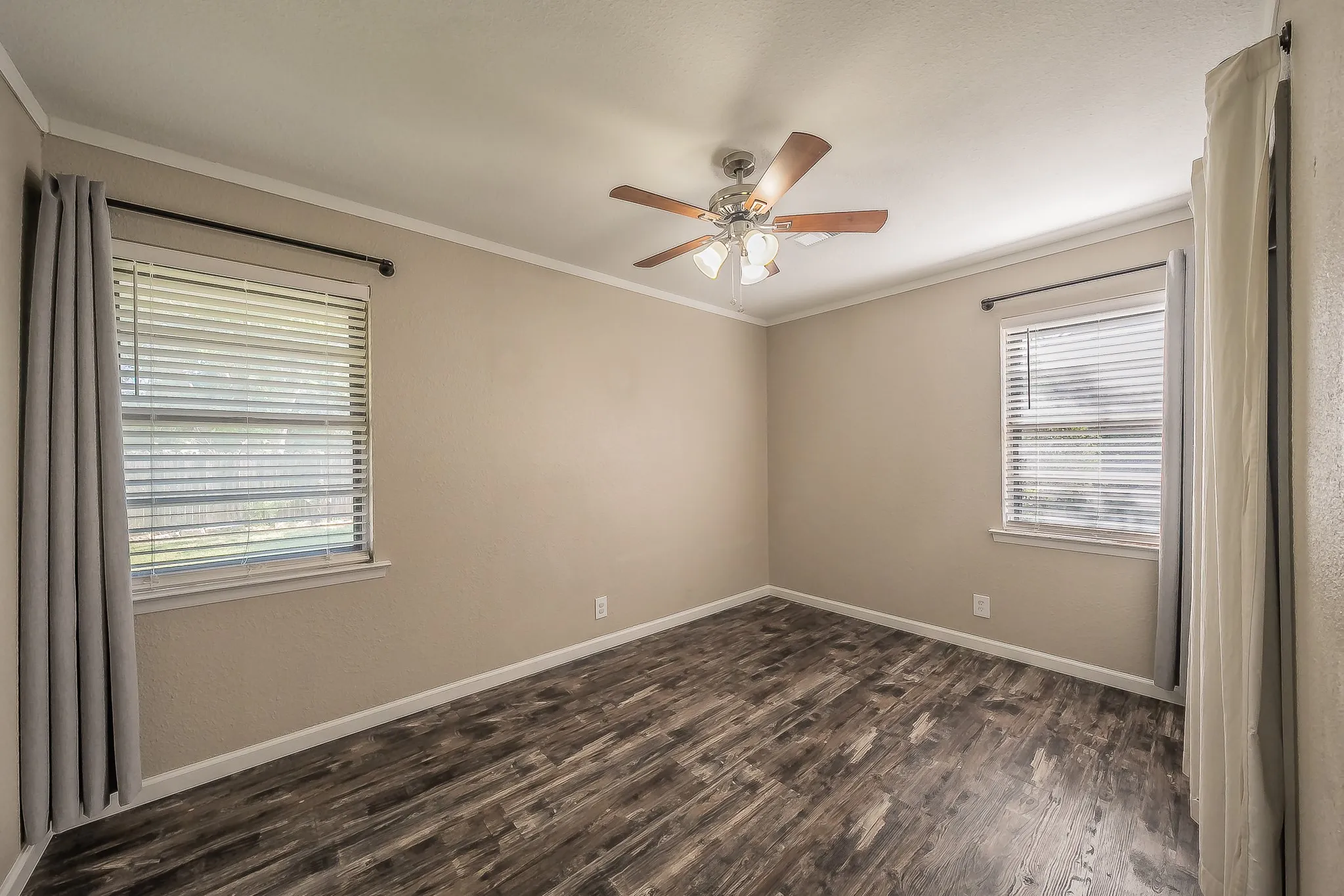 Single Family Residence For Sale in Tarrant County , 612 Bayless Drive, Euless, Texas 76040, 2 Bedroom, 2 Bathroom, 2 Garage spaces, 1,151 Sqft, built in 1961, mls#21405547, Real Estate Agent in Euless, Homes For Sale in Tarrant county, Homes For Sale in Euless, Realtor in Euless Texas, Real Estate Brokerage Independent Realty Texas, Luminita Cordes Realtor