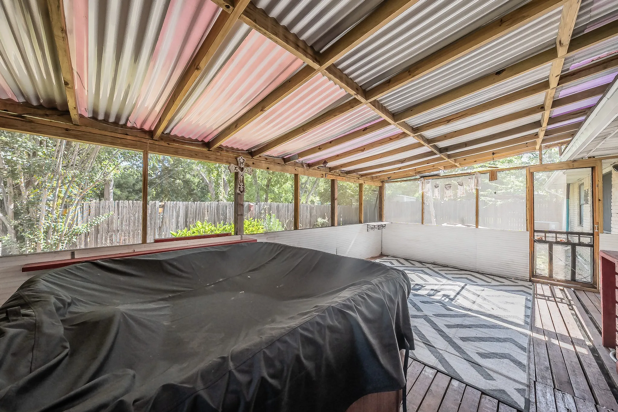 Single Family Residence For Sale in Tarrant County , 612 Bayless Drive, Euless, Texas 76040, 2 Bedroom, 2 Bathroom, 2 Garage spaces, 1,151 Sqft, built in 1961, mls#21405547, Real Estate Agent in Euless, Homes For Sale in Tarrant county, Homes For Sale in Euless, Realtor in Euless Texas, Real Estate Brokerage Independent Realty Texas, Luminita Cordes Realtor