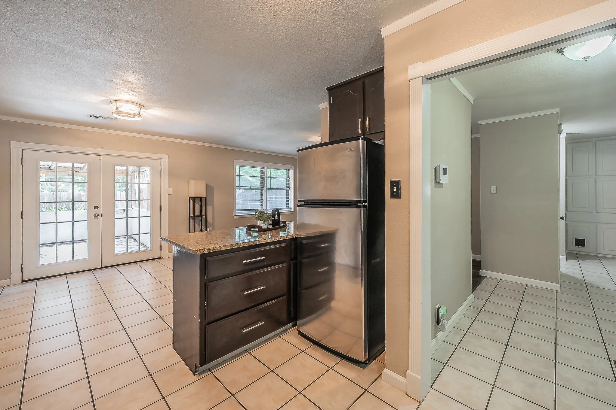 Single Family Residence For Sale in Tarrant County , 612 Bayless Drive, Euless, Texas 76040, 2 Bedroom, 2 Bathroom, 2 Garage spaces, 1,151 Sqft, built in 1961, mls#21405547, Real Estate Agent in Euless, Homes For Sale in Tarrant county, Homes For Sale in Euless, Realtor in Euless Texas, Real Estate Brokerage Independent Realty Texas, Luminita Cordes Realtor