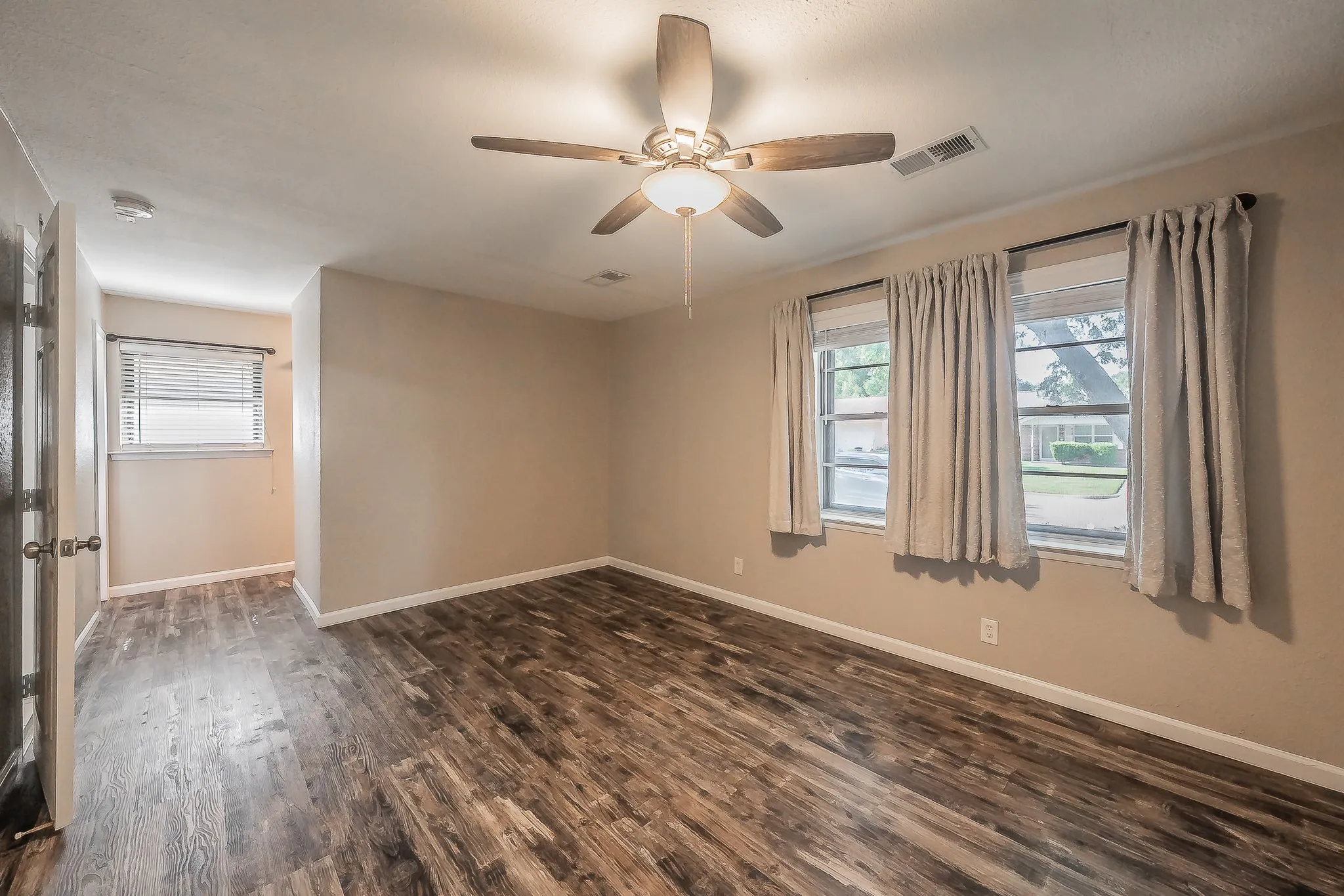 Single Family Residence For Sale in Tarrant County , 612 Bayless Drive, Euless, Texas 76040, 2 Bedroom, 2 Bathroom, 2 Garage spaces, 1,151 Sqft, built in 1961, mls#21405547, Real Estate Agent in Euless, Homes For Sale in Tarrant county, Homes For Sale in Euless, Realtor in Euless Texas, Real Estate Brokerage Independent Realty Texas, Luminita Cordes Realtor