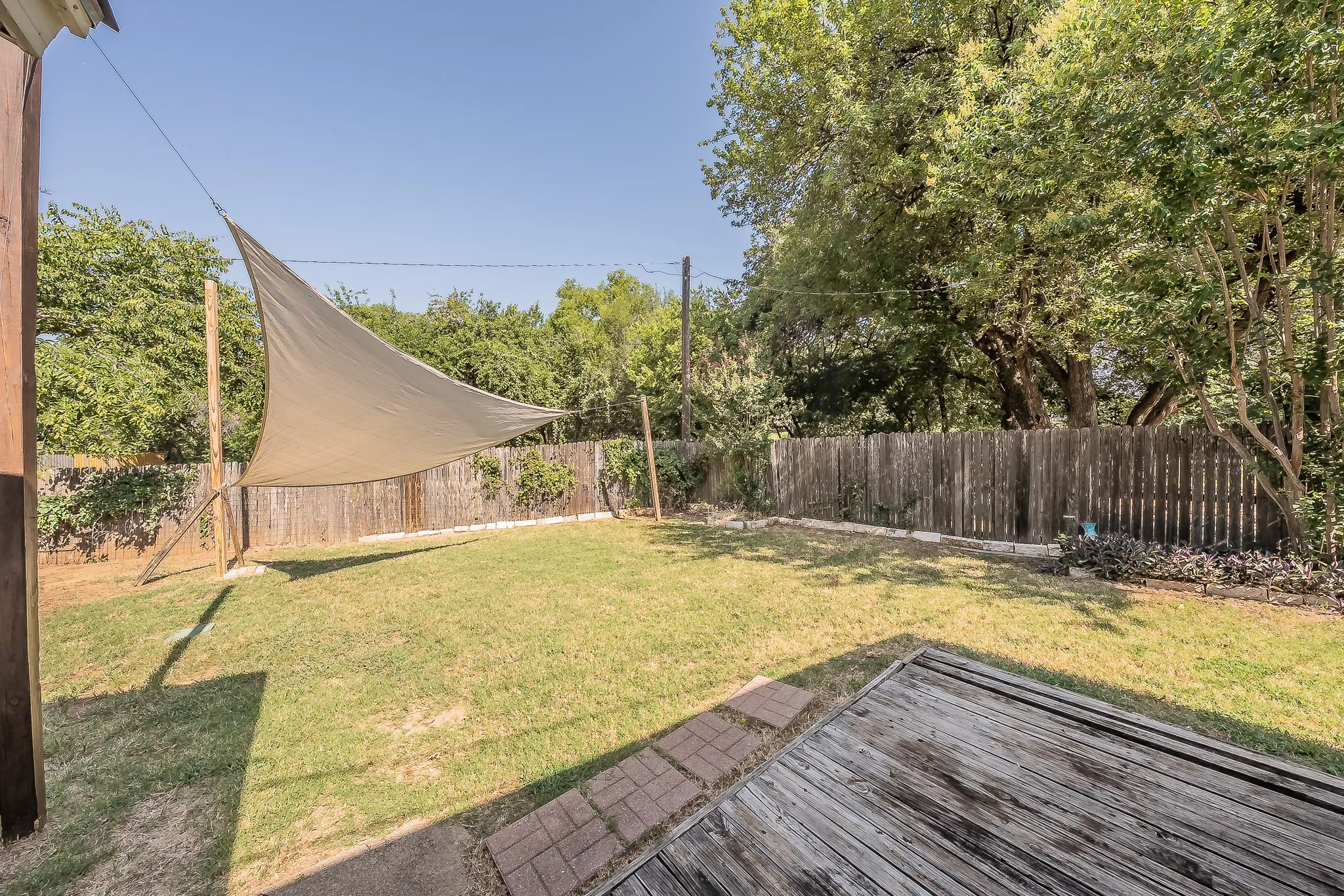Single Family Residence For Sale in Tarrant County , 612 Bayless Drive, Euless, Texas 76040, 2 Bedroom, 2 Bathroom, 2 Garage spaces, 1,151 Sqft, built in 1961, mls#21405547, Real Estate Agent in Euless, Homes For Sale in Tarrant county, Homes For Sale in Euless, Realtor in Euless Texas, Real Estate Brokerage Independent Realty Texas, Luminita Cordes Realtor