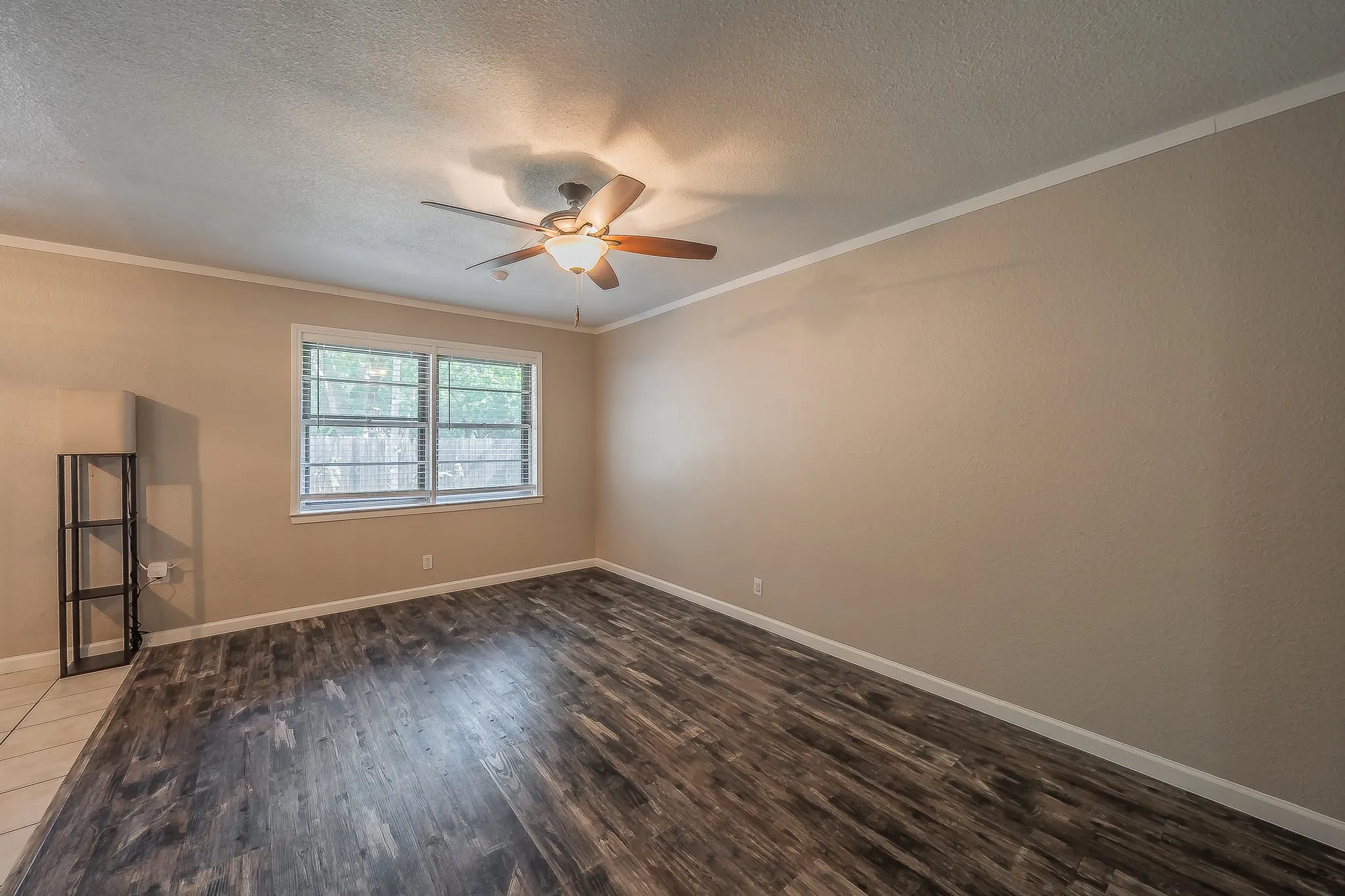 Single Family Residence For Sale in Tarrant County , 612 Bayless Drive, Euless, Texas 76040, 2 Bedroom, 2 Bathroom, 2 Garage spaces, 1,151 Sqft, built in 1961, mls#21405547, Real Estate Agent in Euless, Homes For Sale in Tarrant county, Homes For Sale in Euless, Realtor in Euless Texas, Real Estate Brokerage Independent Realty Texas, Luminita Cordes Realtor