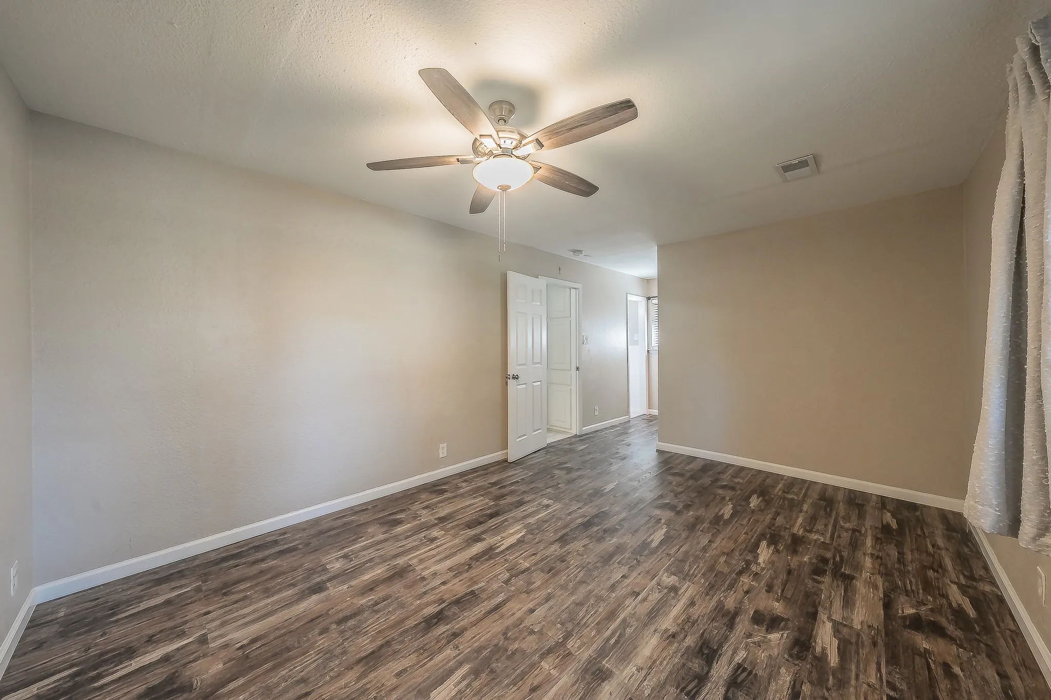 Single Family Residence For Sale in Tarrant County , 612 Bayless Drive, Euless, Texas 76040, 2 Bedroom, 2 Bathroom, 2 Garage spaces, 1,151 Sqft, built in 1961, mls#21405547, Real Estate Agent in Euless, Homes For Sale in Tarrant county, Homes For Sale in Euless, Realtor in Euless Texas, Real Estate Brokerage Independent Realty Texas, Luminita Cordes Realtor