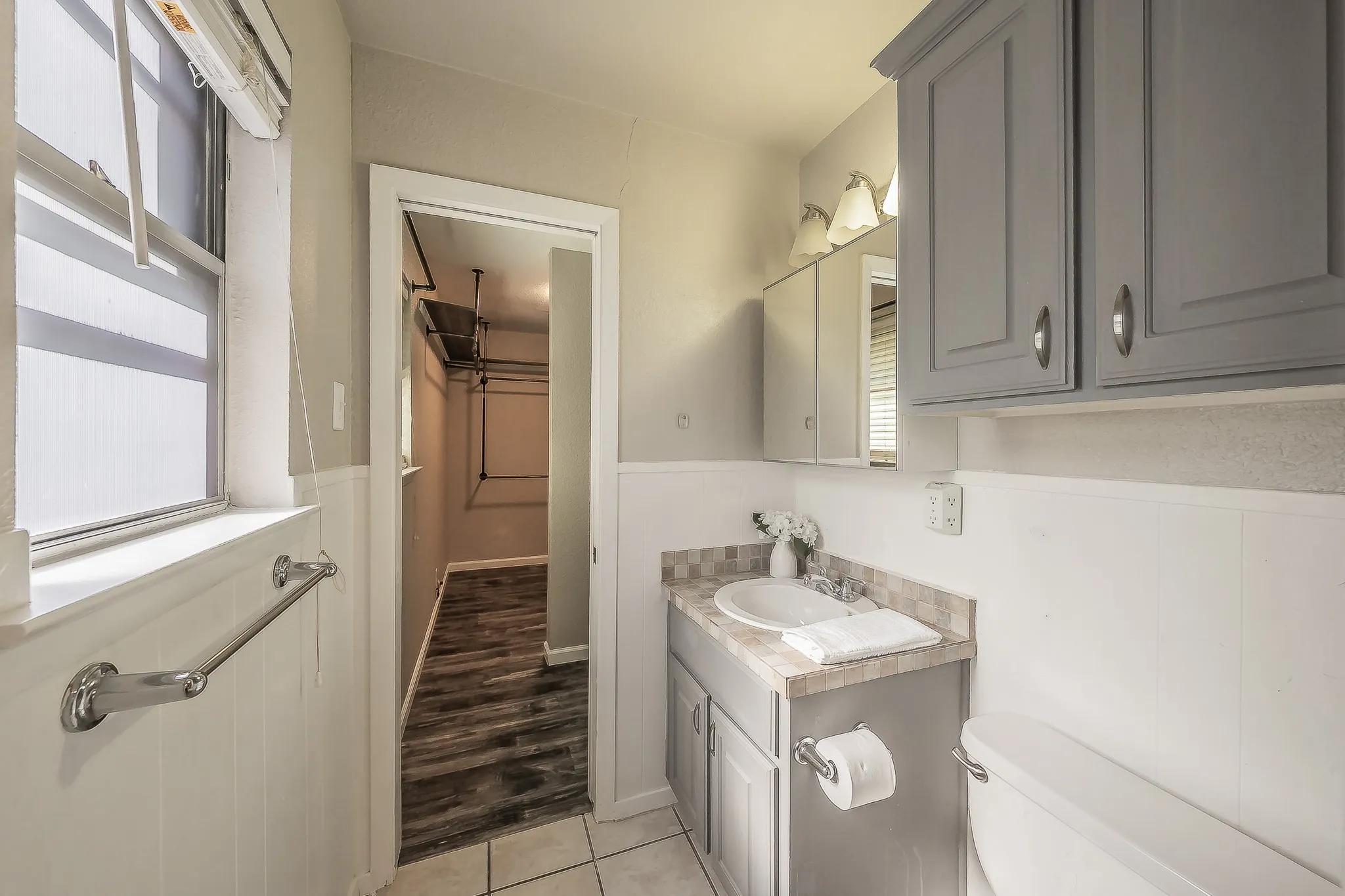 Single Family Residence For Sale in Tarrant County , 612 Bayless Drive, Euless, Texas 76040, 2 Bedroom, 2 Bathroom, 2 Garage spaces, 1,151 Sqft, built in 1961, mls#21405547, Real Estate Agent in Euless, Homes For Sale in Tarrant county, Homes For Sale in Euless, Realtor in Euless Texas, Real Estate Brokerage Independent Realty Texas, Luminita Cordes Realtor