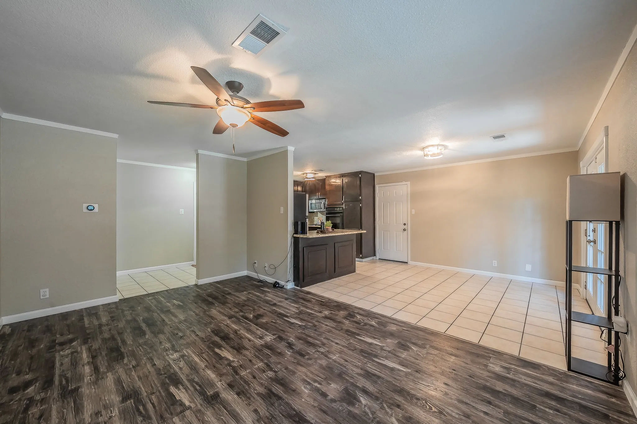 Single Family Residence For Sale in Tarrant County , 612 Bayless Drive, Euless, Texas 76040, 2 Bedroom, 2 Bathroom, 2 Garage spaces, 1,151 Sqft, built in 1961, mls#21405547, Real Estate Agent in Euless, Homes For Sale in Tarrant county, Homes For Sale in Euless, Realtor in Euless Texas, Real Estate Brokerage Independent Realty Texas, Luminita Cordes Realtor