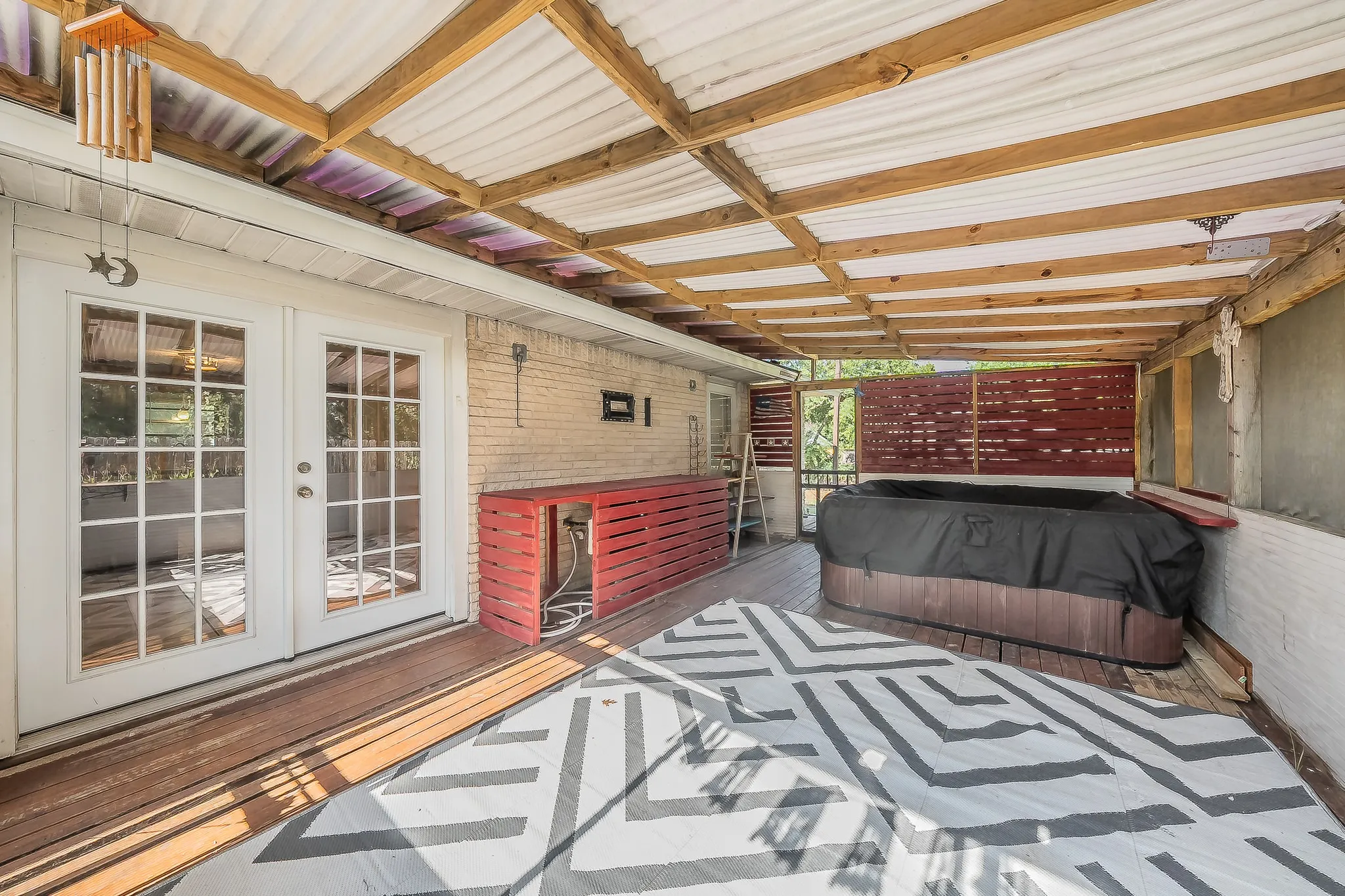 Single Family Residence For Sale in Tarrant County , 612 Bayless Drive, Euless, Texas 76040, 2 Bedroom, 2 Bathroom, 2 Garage spaces, 1,151 Sqft, built in 1961, mls#21405547, Real Estate Agent in Euless, Homes For Sale in Tarrant county, Homes For Sale in Euless, Realtor in Euless Texas, Real Estate Brokerage Independent Realty Texas, Luminita Cordes Realtor