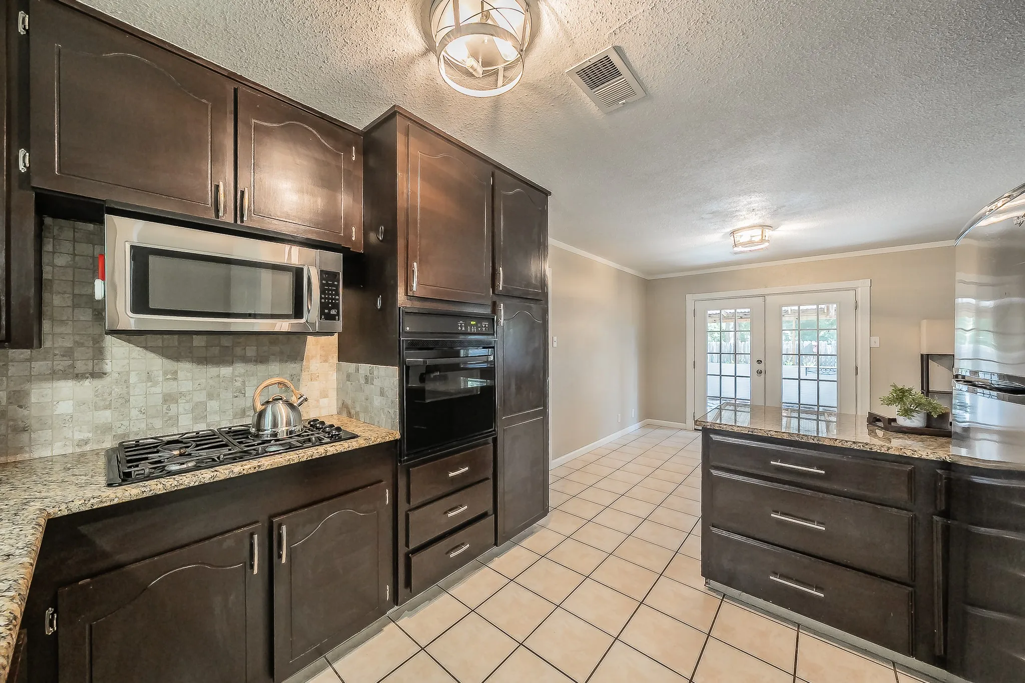 Single Family Residence For Sale in Tarrant County , 612 Bayless Drive, Euless, Texas 76040, 2 Bedroom, 2 Bathroom, 2 Garage spaces, 1,151 Sqft, built in 1961, mls#21405547, Real Estate Agent in Euless, Homes For Sale in Tarrant county, Homes For Sale in Euless, Realtor in Euless Texas, Real Estate Brokerage Independent Realty Texas, Luminita Cordes Realtor