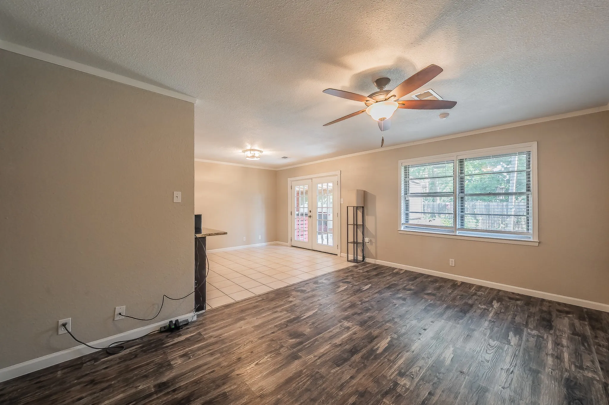 Single Family Residence For Sale in Tarrant County , 612 Bayless Drive, Euless, Texas 76040, 2 Bedroom, 2 Bathroom, 2 Garage spaces, 1,151 Sqft, built in 1961, mls#21405547, Real Estate Agent in Euless, Homes For Sale in Tarrant county, Homes For Sale in Euless, Realtor in Euless Texas, Real Estate Brokerage Independent Realty Texas, Luminita Cordes Realtor