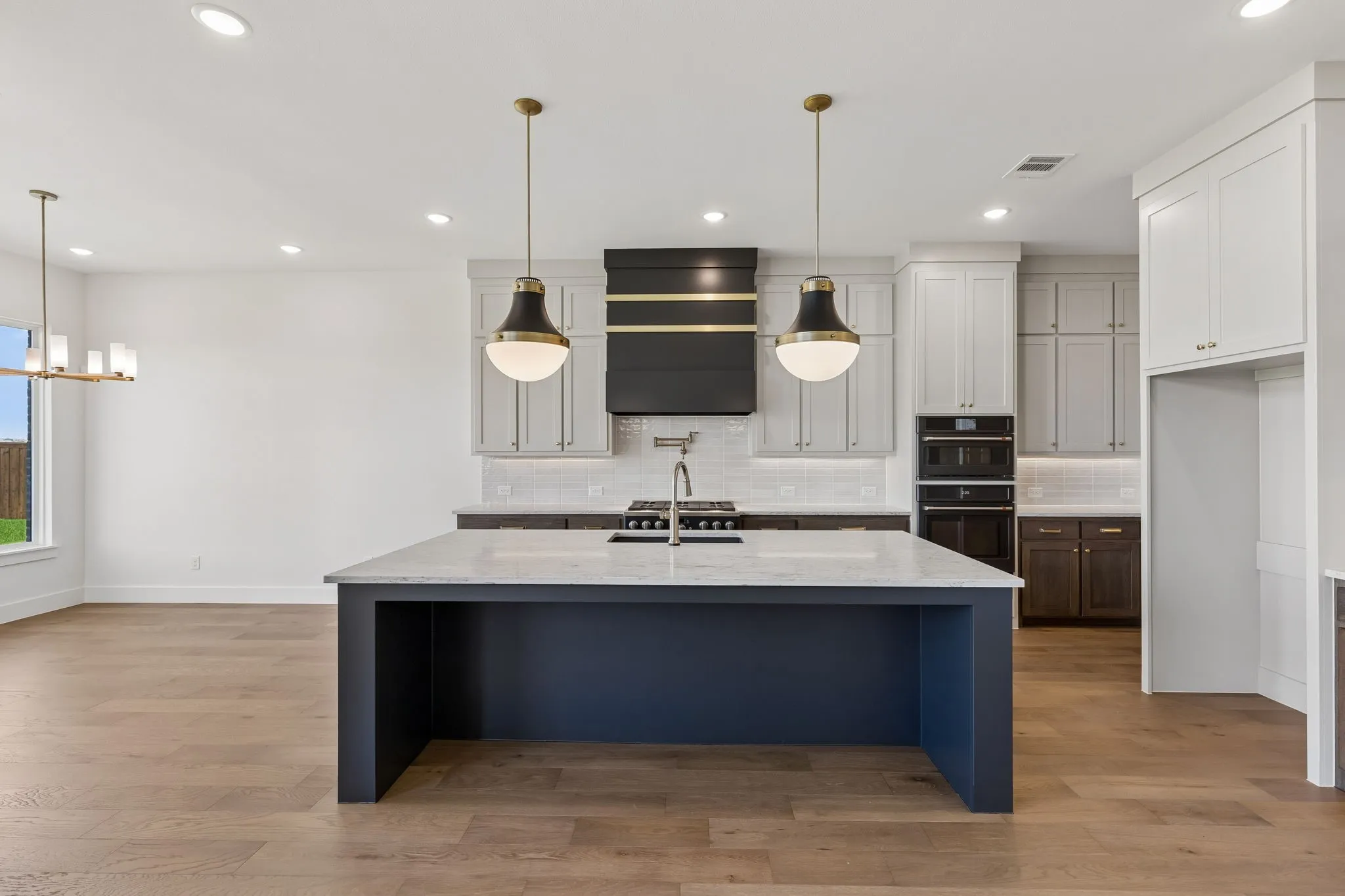 With ample storage and prep space, all the chefs in the family will love creating culinary delights in this fantastic kitchen.