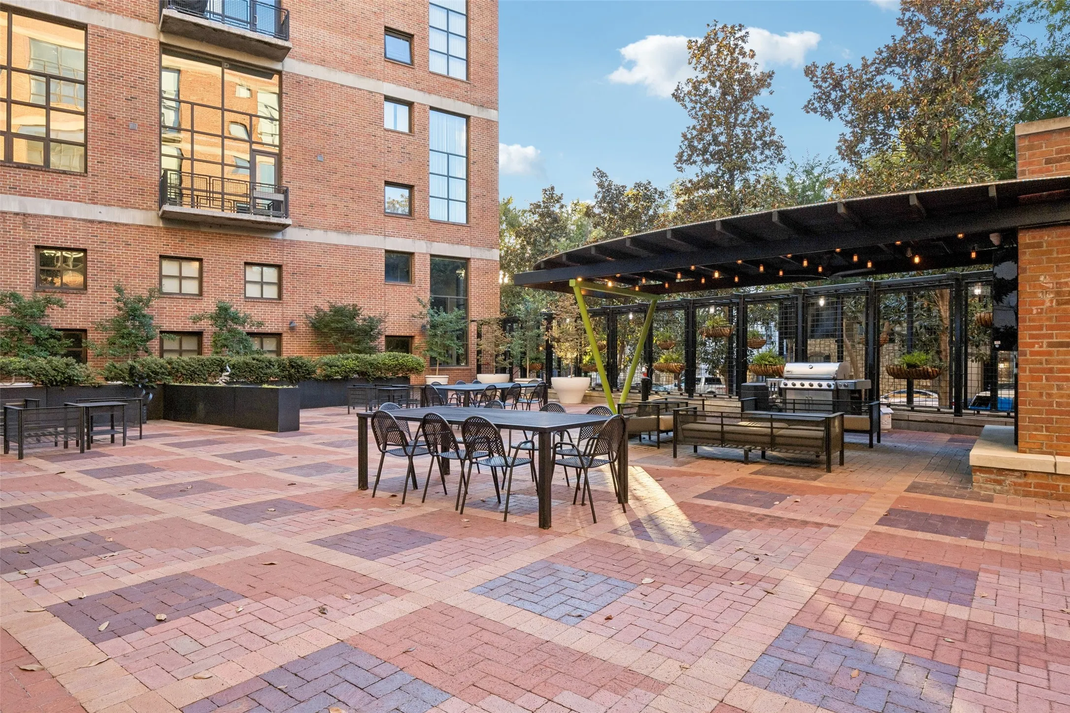 Condominium For Sale in Dallas County , 3110 Thomas Avenue 537, Dallas, Texas 75204, 1 Bedroom, 2 Bathroom, 1 Garage spaces, 914 Sqft, built in 1998, mls#21405250, Real Estate Agent in Dallas, Homes For Sale in Dallas county, Homes For Sale in Dallas, Realtor in Dallas Texas, Real Estate Brokerage Independent Realty Texas, Luminita Cordes Realtor