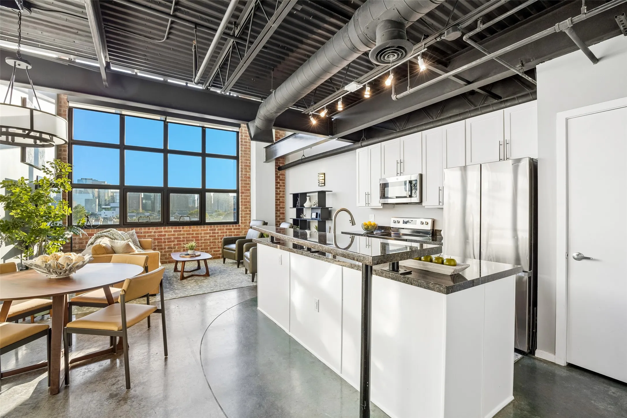 Condominium For Sale in Dallas County , 3110 Thomas Avenue 537, Dallas, Texas 75204, 1 Bedroom, 2 Bathroom, 1 Garage spaces, 914 Sqft, built in 1998, mls#21405250, Real Estate Agent in Dallas, Homes For Sale in Dallas county, Homes For Sale in Dallas, Realtor in Dallas Texas, Real Estate Brokerage Independent Realty Texas, Luminita Cordes Realtor