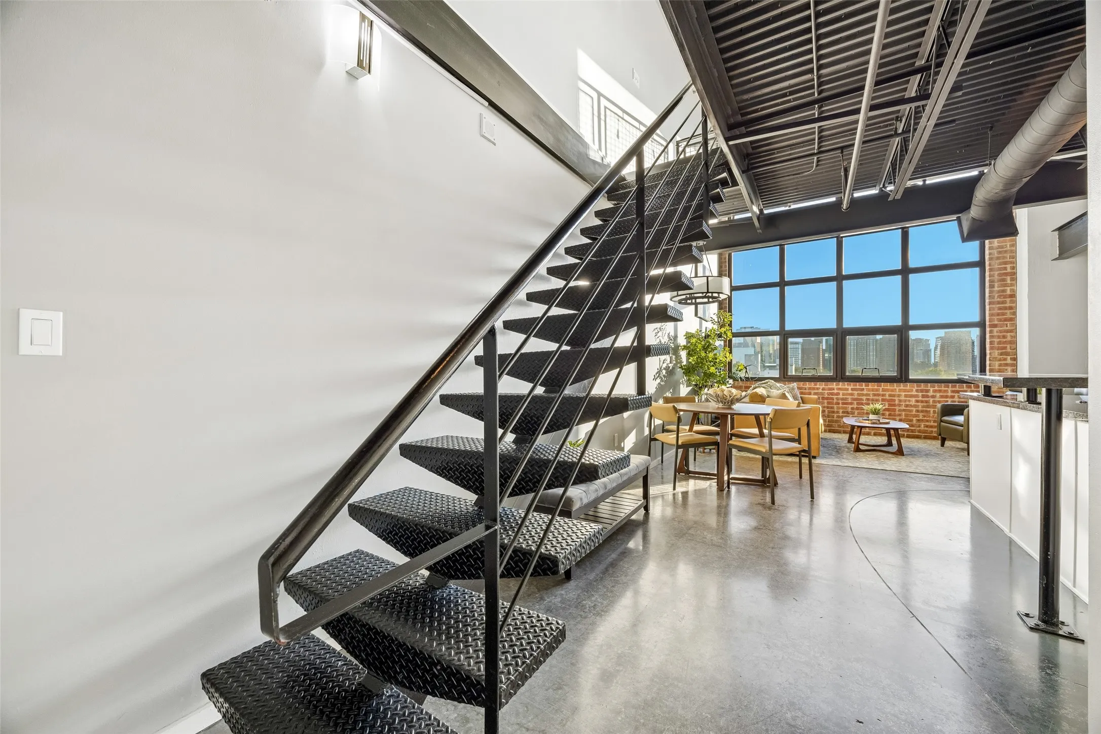 Condominium For Sale in Dallas County , 3110 Thomas Avenue 537, Dallas, Texas 75204, 1 Bedroom, 2 Bathroom, 1 Garage spaces, 914 Sqft, built in 1998, mls#21405250, Real Estate Agent in Dallas, Homes For Sale in Dallas county, Homes For Sale in Dallas, Realtor in Dallas Texas, Real Estate Brokerage Independent Realty Texas, Luminita Cordes Realtor