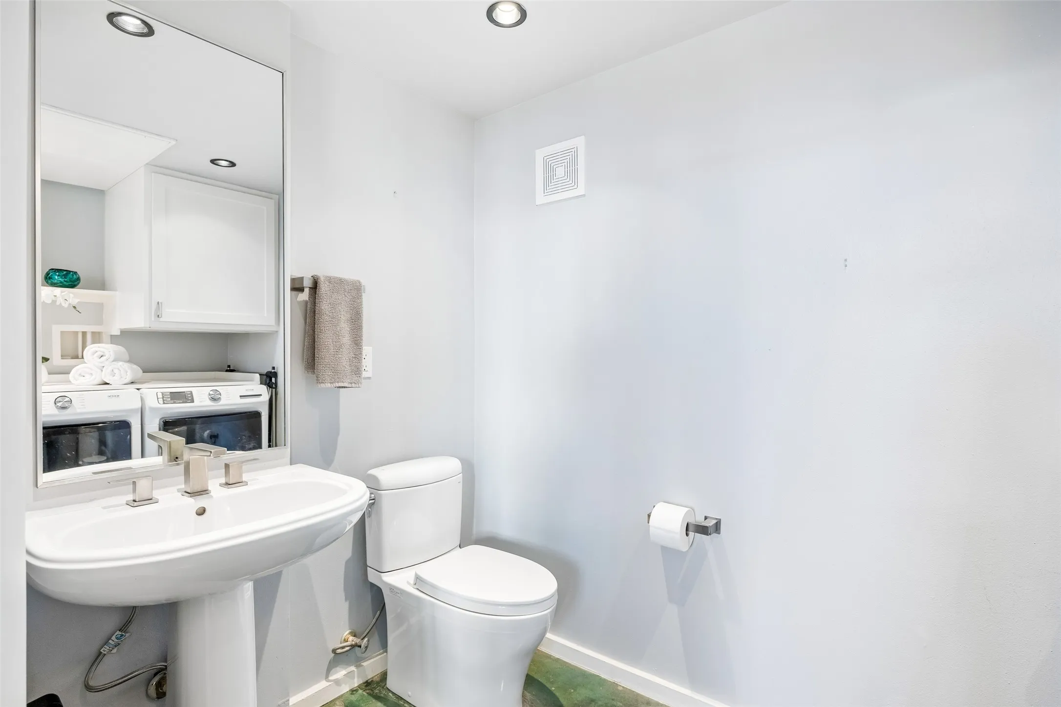 Condominium For Sale in Dallas County , 3110 Thomas Avenue 537, Dallas, Texas 75204, 1 Bedroom, 2 Bathroom, 1 Garage spaces, 914 Sqft, built in 1998, mls#21405250, Real Estate Agent in Dallas, Homes For Sale in Dallas county, Homes For Sale in Dallas, Realtor in Dallas Texas, Real Estate Brokerage Independent Realty Texas, Luminita Cordes Realtor