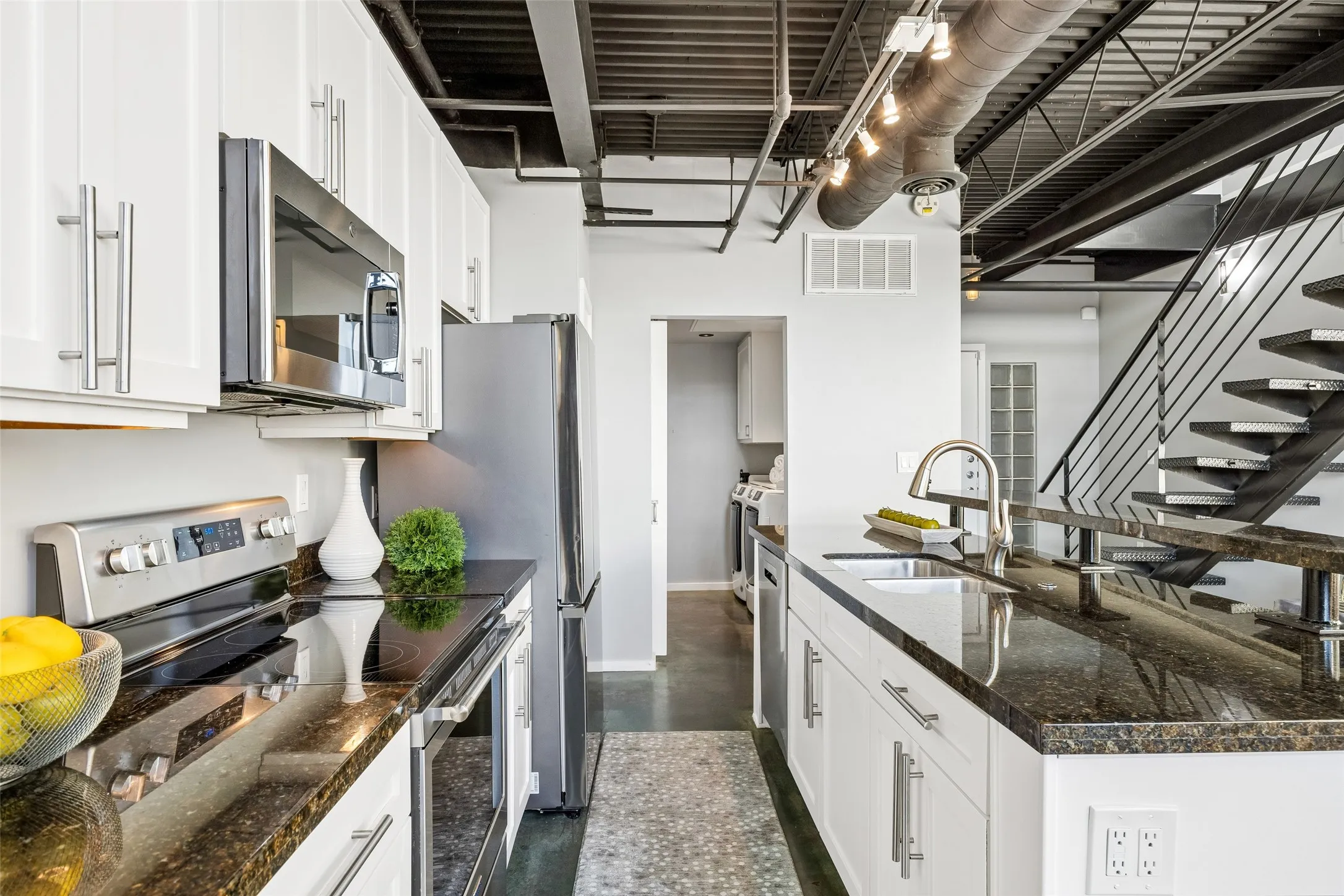 Condominium For Sale in Dallas County , 3110 Thomas Avenue 537, Dallas, Texas 75204, 1 Bedroom, 2 Bathroom, 1 Garage spaces, 914 Sqft, built in 1998, mls#21405250, Real Estate Agent in Dallas, Homes For Sale in Dallas county, Homes For Sale in Dallas, Realtor in Dallas Texas, Real Estate Brokerage Independent Realty Texas, Luminita Cordes Realtor
