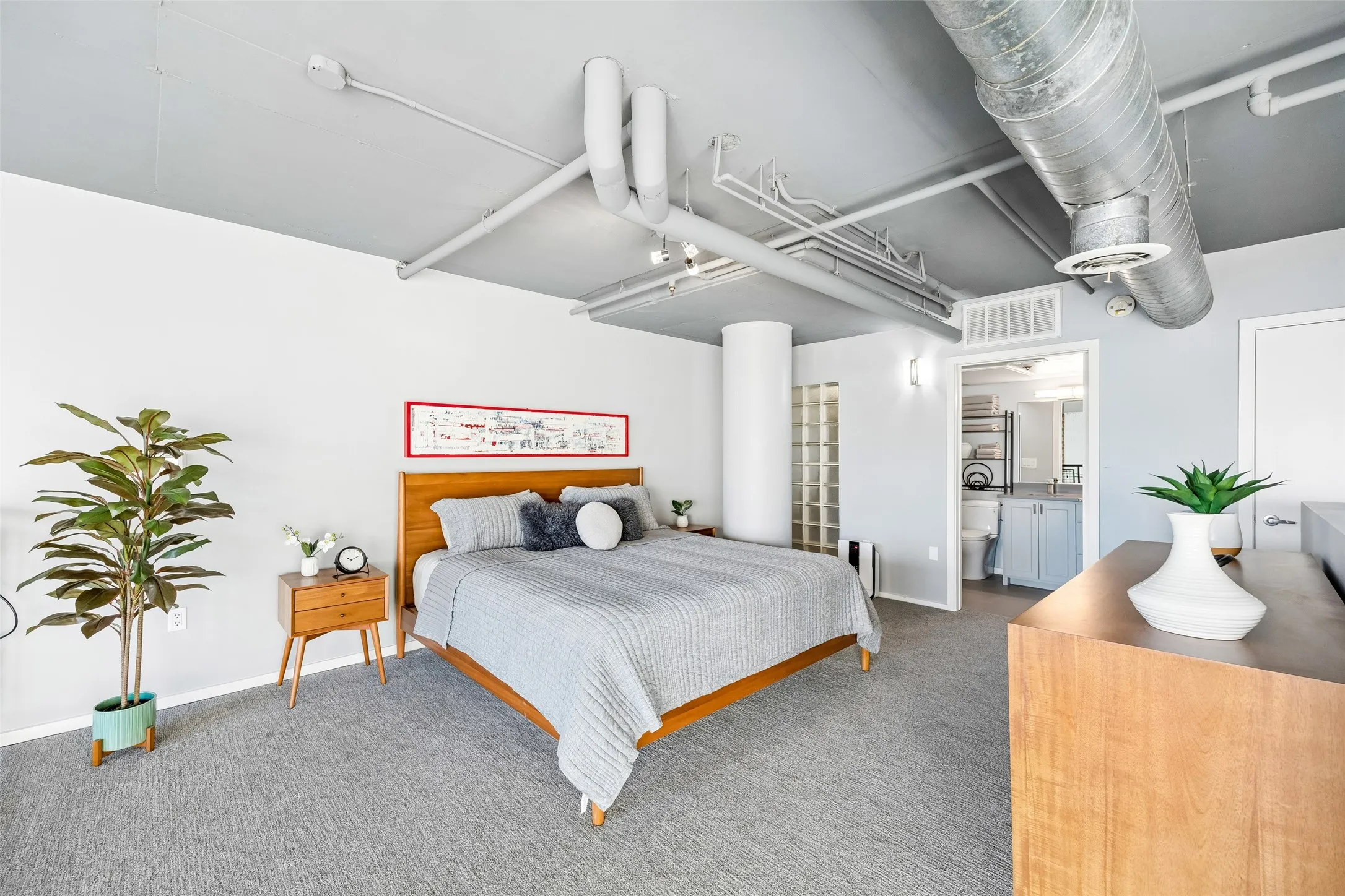 Condominium For Sale in Dallas County , 3110 Thomas Avenue 537, Dallas, Texas 75204, 1 Bedroom, 2 Bathroom, 1 Garage spaces, 914 Sqft, built in 1998, mls#21405250, Real Estate Agent in Dallas, Homes For Sale in Dallas county, Homes For Sale in Dallas, Realtor in Dallas Texas, Real Estate Brokerage Independent Realty Texas, Luminita Cordes Realtor