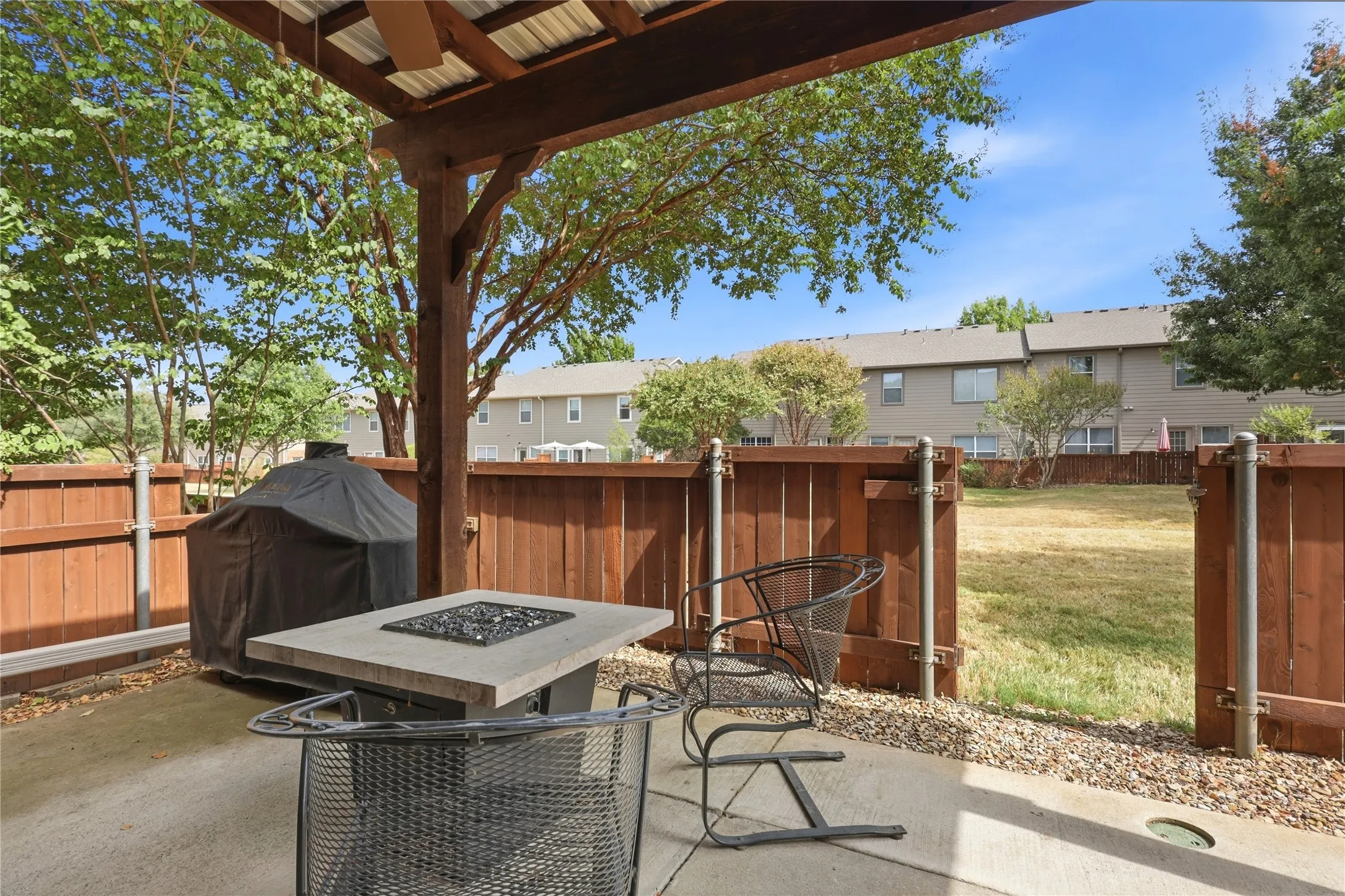 Townhouse For Sale in Collin County , 9836 Wilkins Way, Plano, Texas 75025, 2 Bedroom, 2 Bathroom, 2 Garage spaces, 1,330 Sqft, built in 2003, mls#21406012, Real Estate Agent in Plano, Homes For Sale in Collin county, Homes For Sale in Plano, Realtor in Plano Texas, Real Estate Brokerage Independent Realty Texas, Luminita Cordes Realtor