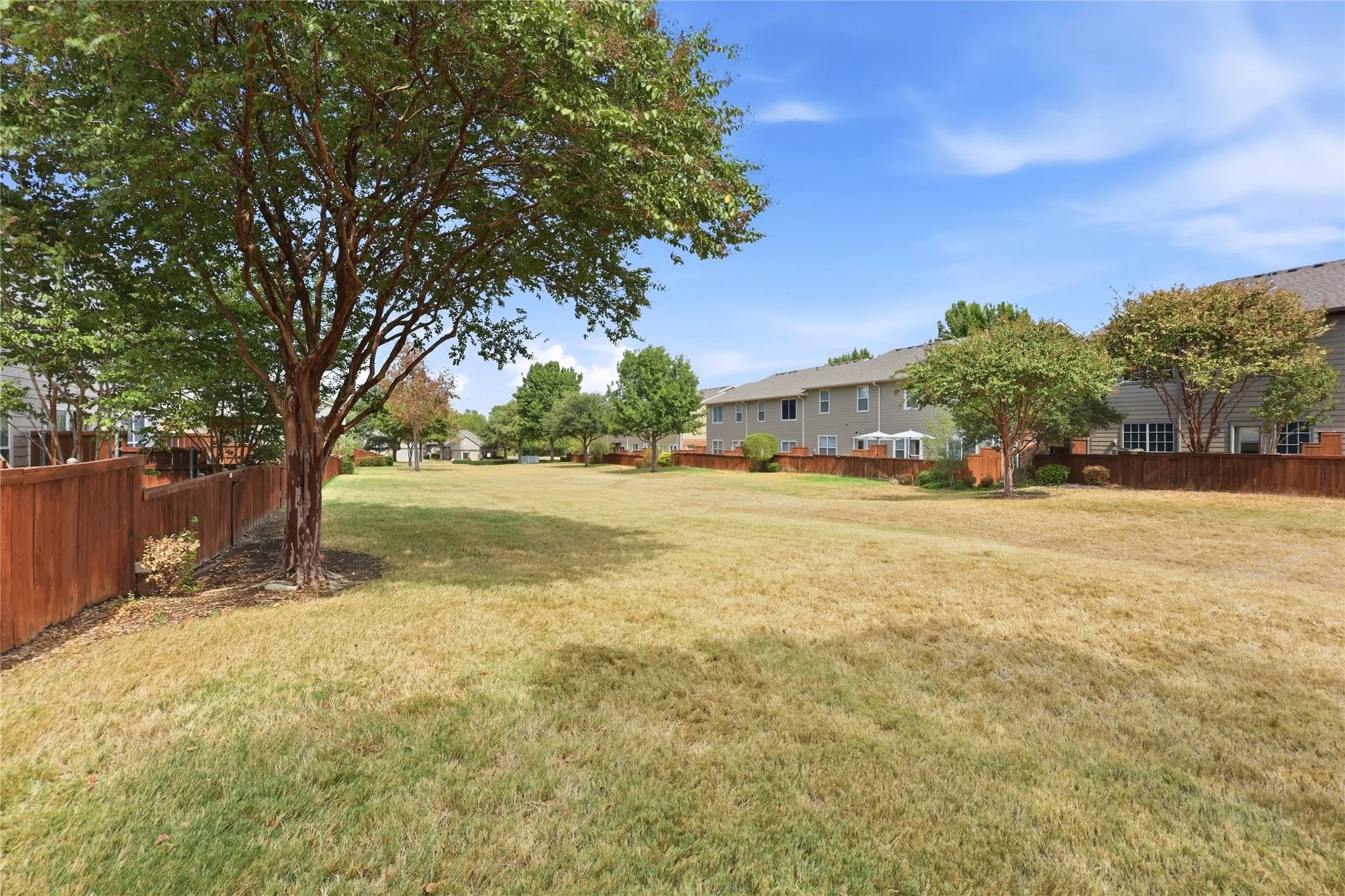 Townhouse For Sale in Collin County , 9836 Wilkins Way, Plano, Texas 75025, 2 Bedroom, 2 Bathroom, 2 Garage spaces, 1,330 Sqft, built in 2003, mls#21406012, Real Estate Agent in Plano, Homes For Sale in Collin county, Homes For Sale in Plano, Realtor in Plano Texas, Real Estate Brokerage Independent Realty Texas, Luminita Cordes Realtor