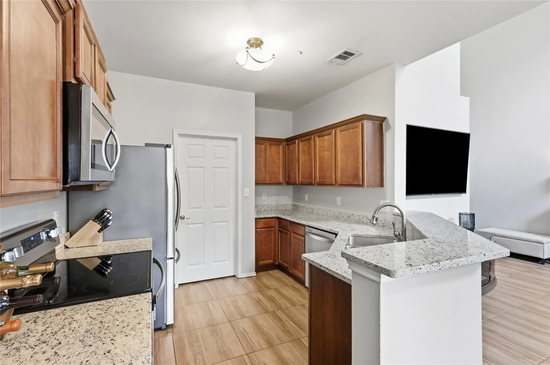 Townhouse For Sale in Collin County , 9836 Wilkins Way, Plano, Texas 75025, 2 Bedroom, 2 Bathroom, 2 Garage spaces, 1,330 Sqft, built in 2003, mls#21406012, Real Estate Agent in Plano, Homes For Sale in Collin county, Homes For Sale in Plano, Realtor in Plano Texas, Real Estate Brokerage Independent Realty Texas, Luminita Cordes Realtor
