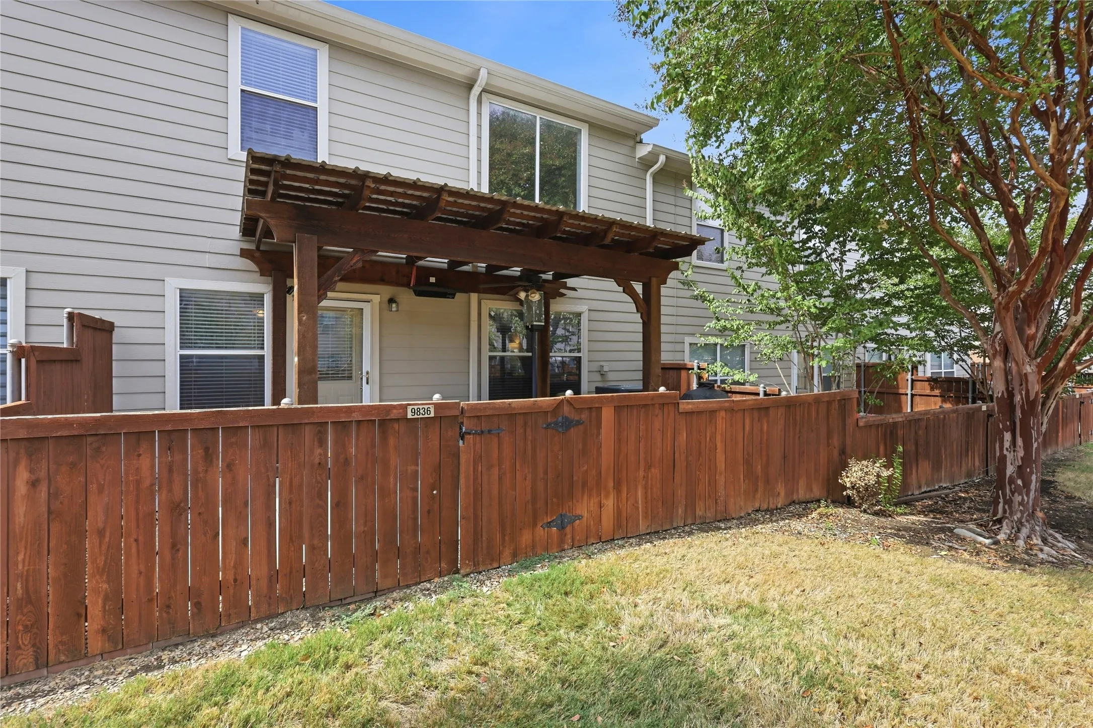 Townhouse For Sale in Collin County , 9836 Wilkins Way, Plano, Texas 75025, 2 Bedroom, 2 Bathroom, 2 Garage spaces, 1,330 Sqft, built in 2003, mls#21406012, Real Estate Agent in Plano, Homes For Sale in Collin county, Homes For Sale in Plano, Realtor in Plano Texas, Real Estate Brokerage Independent Realty Texas, Luminita Cordes Realtor