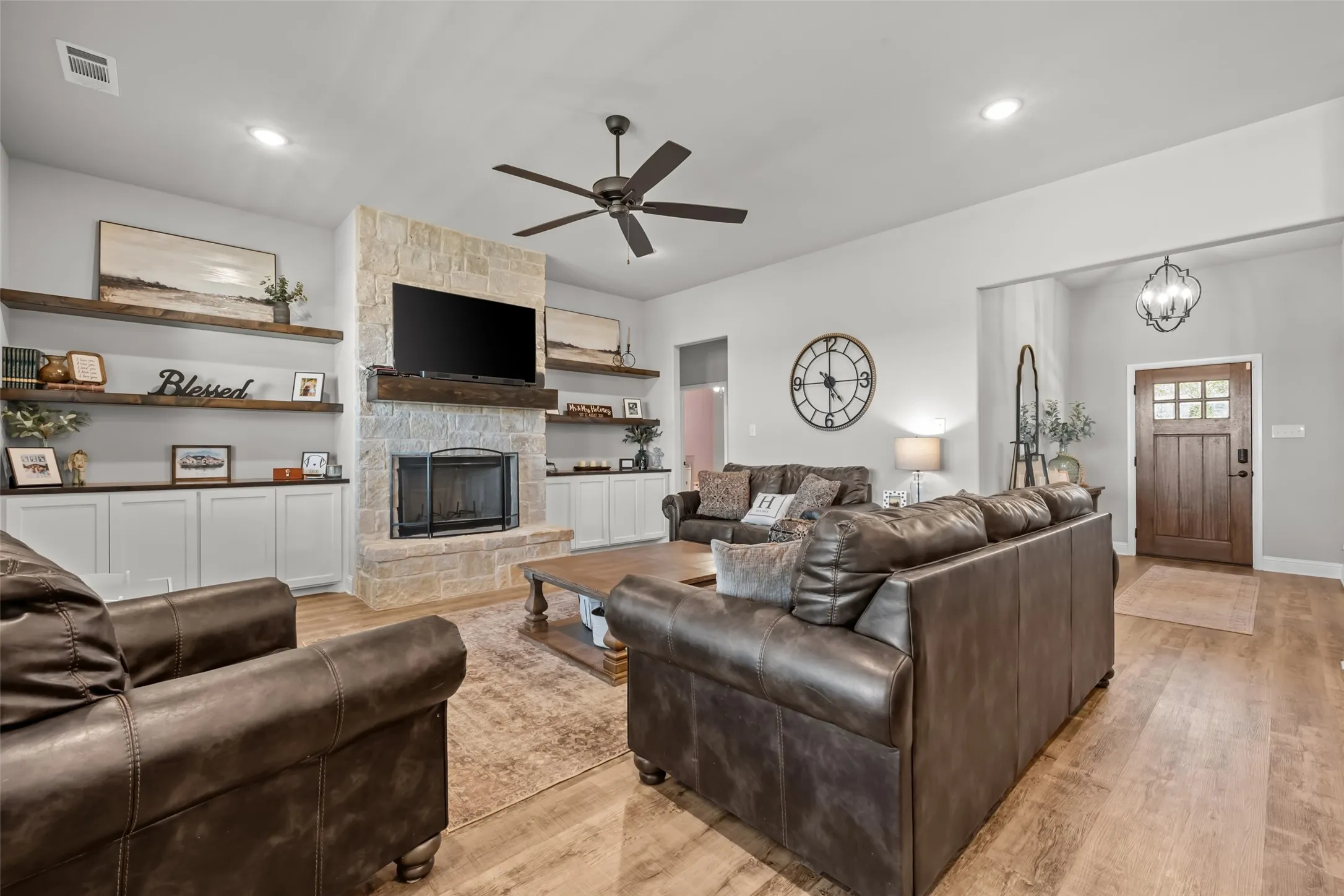 Single Family Residence For Sale in Wise County , 953 County Road 4764, Boyd, Texas 76023, 3 Bedroom, 3 Bathroom, 2 Garage spaces, 2,154 Sqft, built in 2022, mls#21406471, Real Estate Agent in Boyd, Homes For Sale in Wise county, Homes For Sale in Boyd, Realtor in Boyd Texas, Real Estate Brokerage Independent Realty Texas, Luminita Cordes Realtor