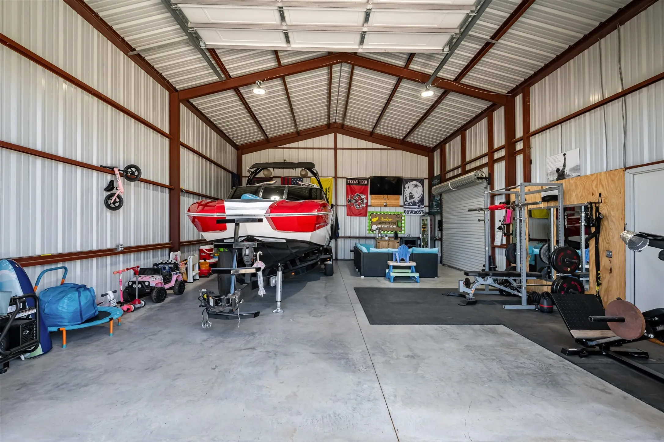 Single Family Residence For Sale in Wise County , 953 County Road 4764, Boyd, Texas 76023, 3 Bedroom, 3 Bathroom, 2 Garage spaces, 2,154 Sqft, built in 2022, mls#21406471, Real Estate Agent in Boyd, Homes For Sale in Wise county, Homes For Sale in Boyd, Realtor in Boyd Texas, Real Estate Brokerage Independent Realty Texas, Luminita Cordes Realtor